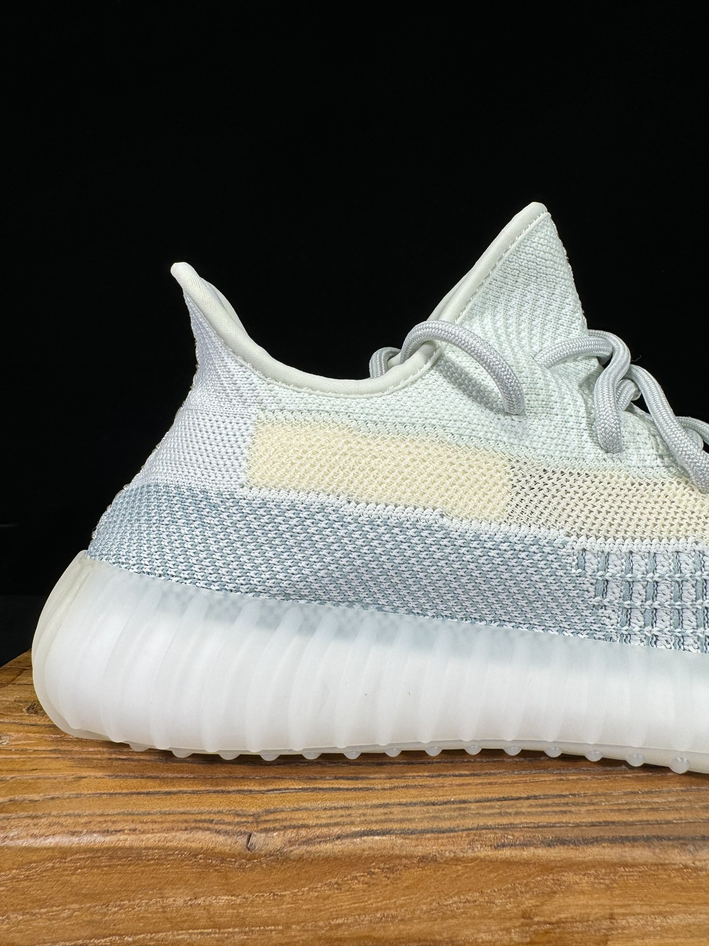 Yeezy350V2冰蓝！限定天使市面椰子销量NO.1真遥遥领先！百万级销量最强性价比版本没有之一！7年