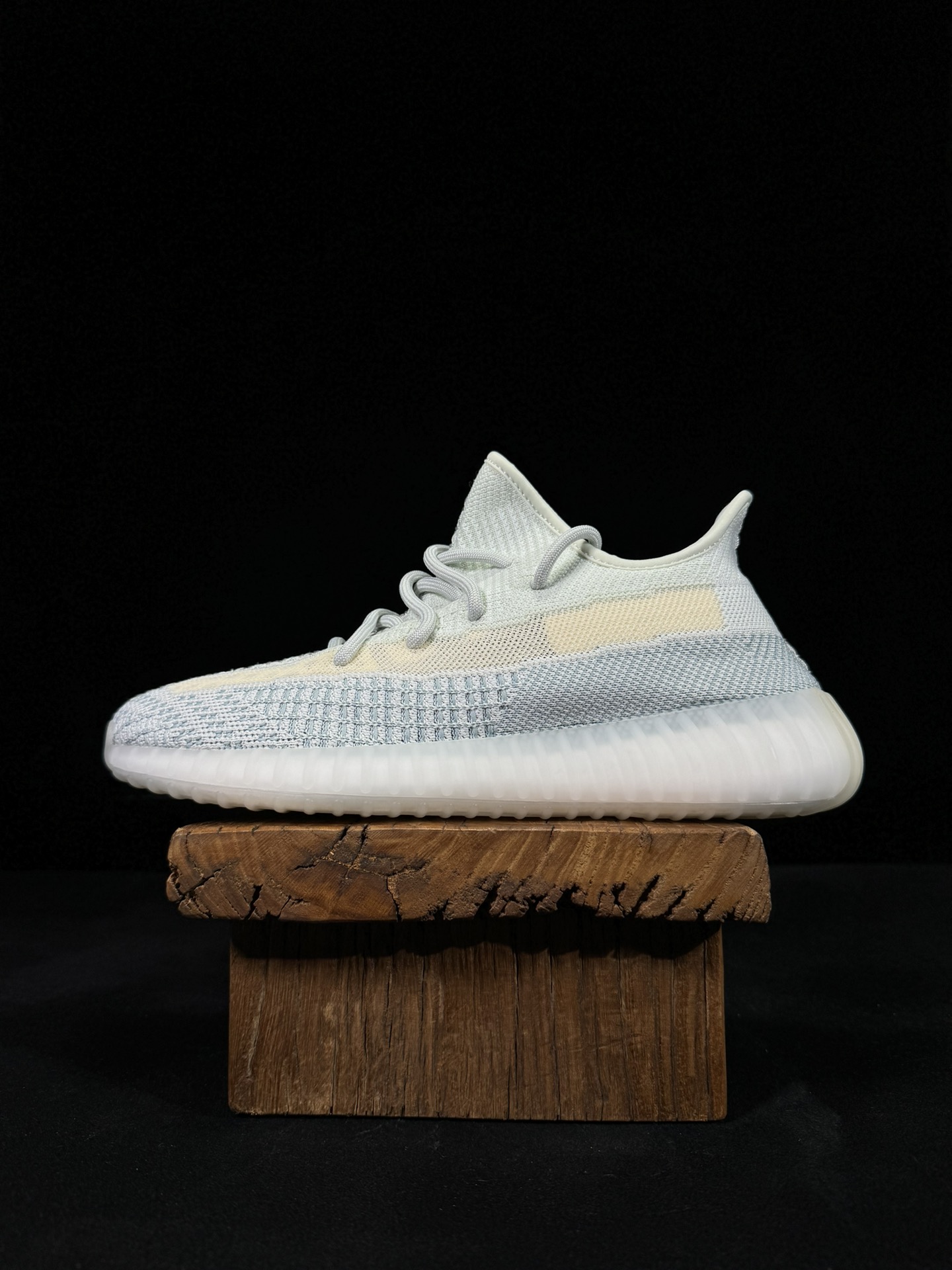 Yeezy350V2冰蓝！限定天使市面椰子销量NO.1真遥遥领先！百万级销量最强性价比版本没有之一！7年