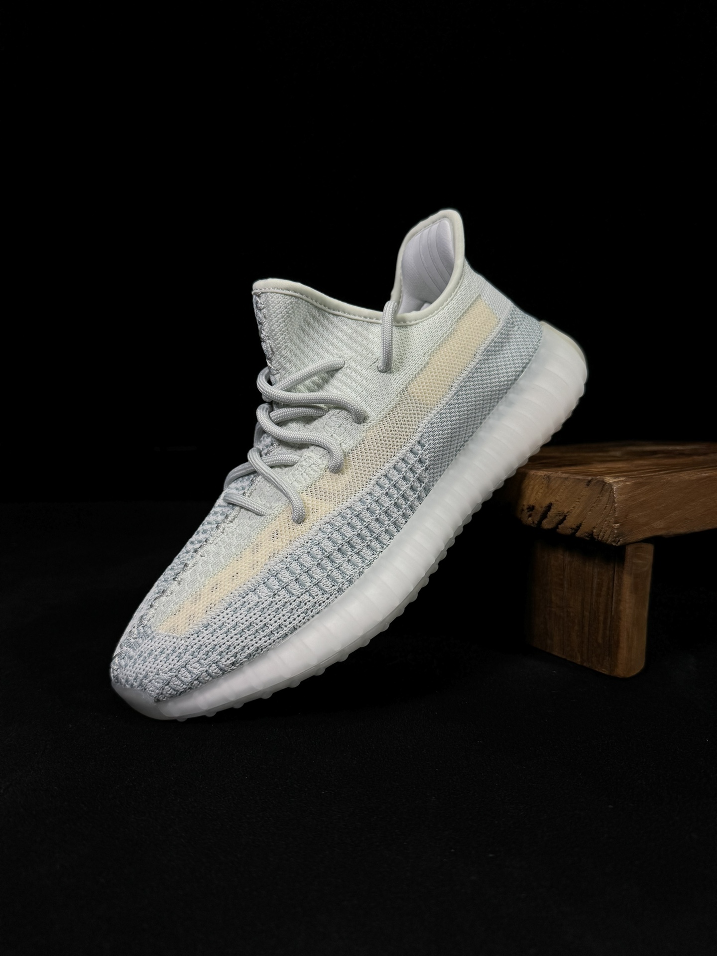 Yeezy350V2冰蓝！限定天使市面椰子销量NO.1真遥遥领先！百万级销量最强性价比版本没有之一！7年