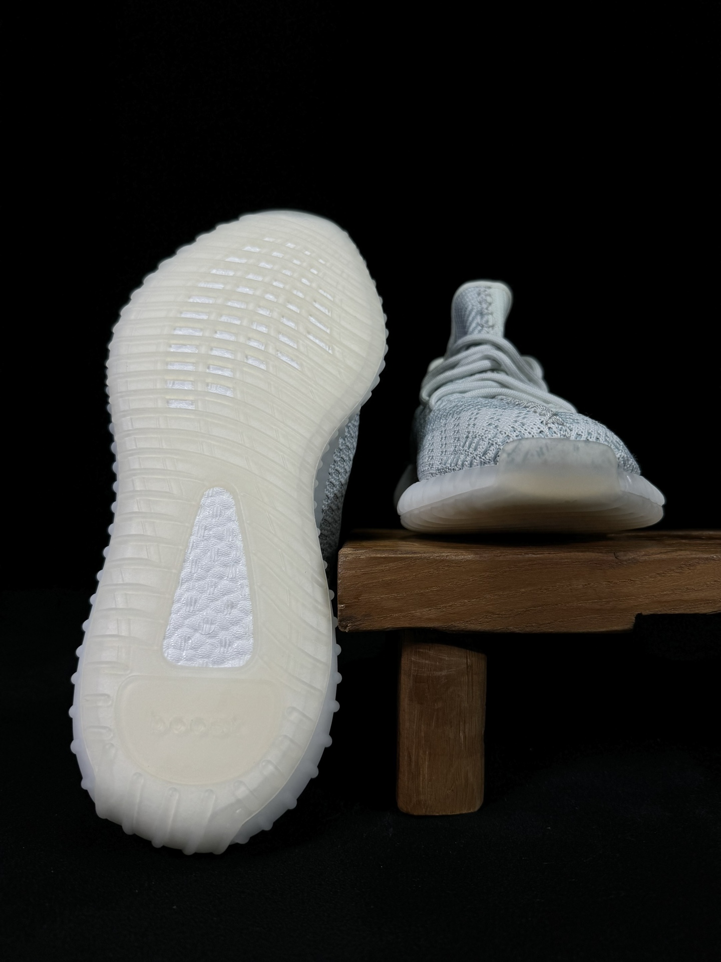 Yeezy350V2冰蓝！限定天使市面椰子销量NO.1真遥遥领先！百万级销量最强性价比版本没有之一！7年