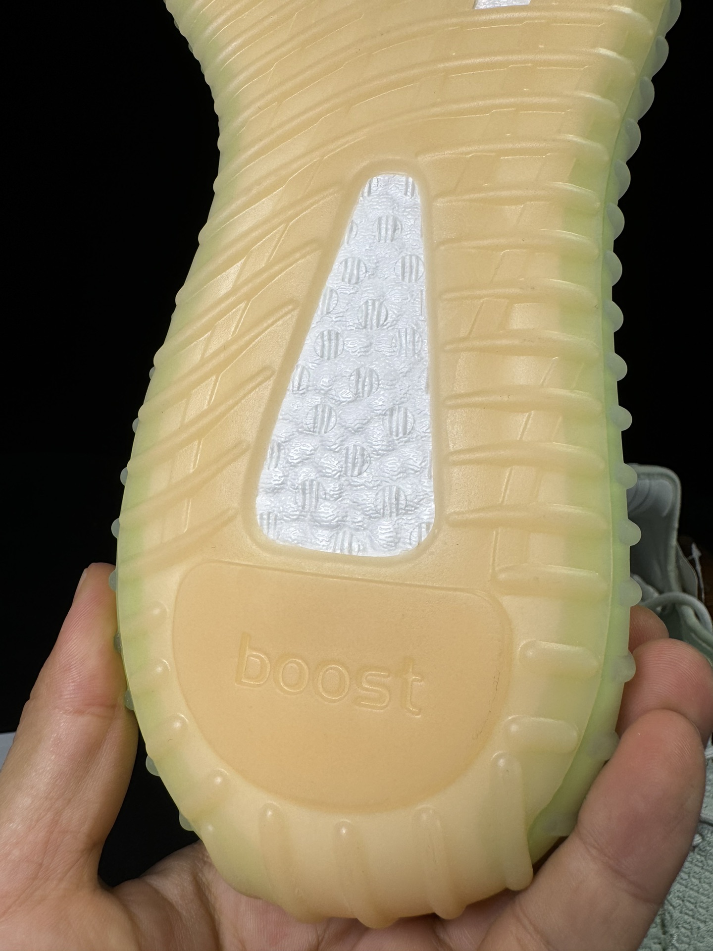 Yeezy350V2亚洲限定！限定天使市面椰子销量NO.1真遥遥领先！百万级销量最强性价比版本没有之一！