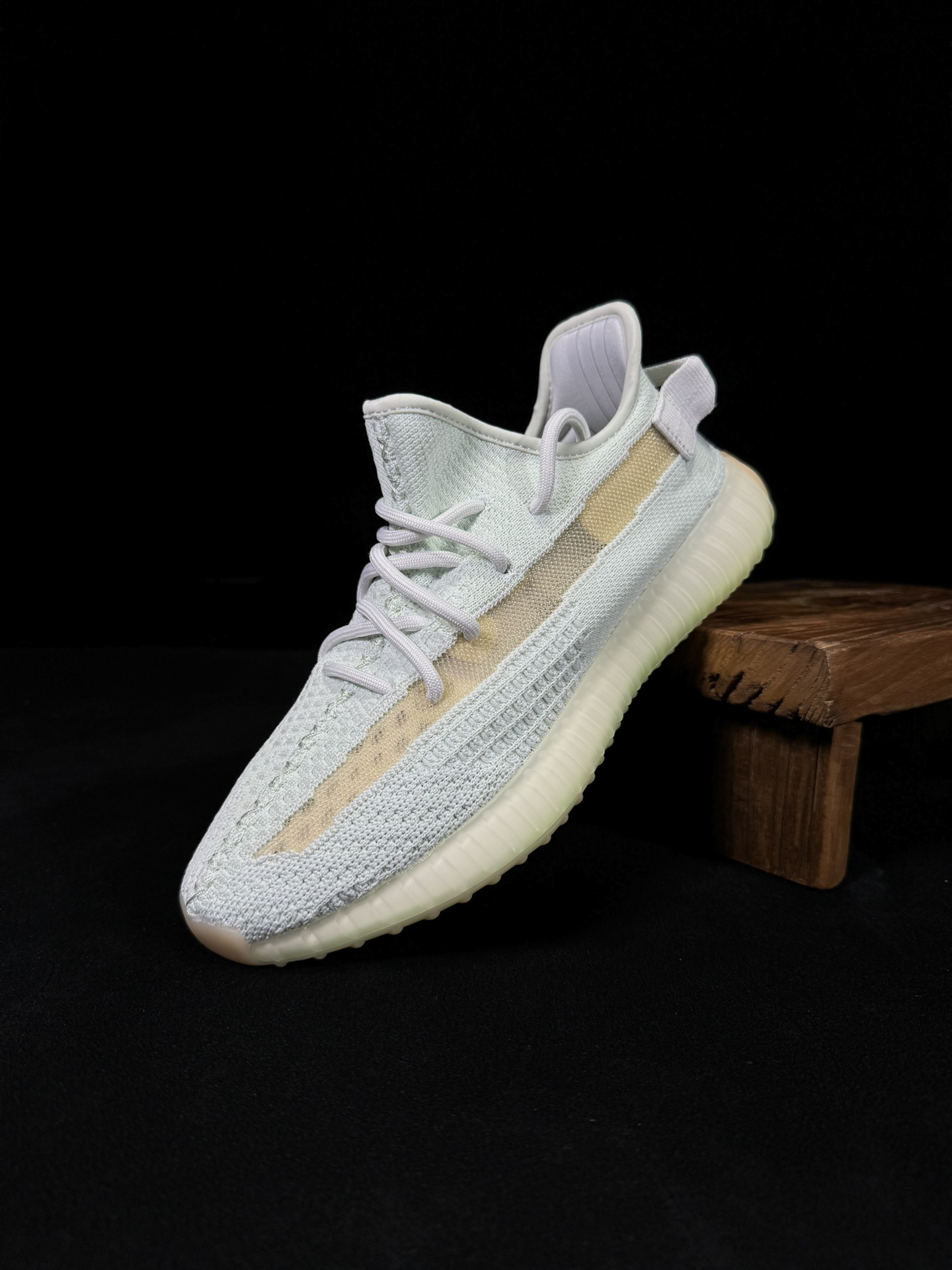 Yeezy350V2亚洲限定！限定天使市面椰子销量NO.1真遥遥领先！百万级销量最强性价比版本没有之一！