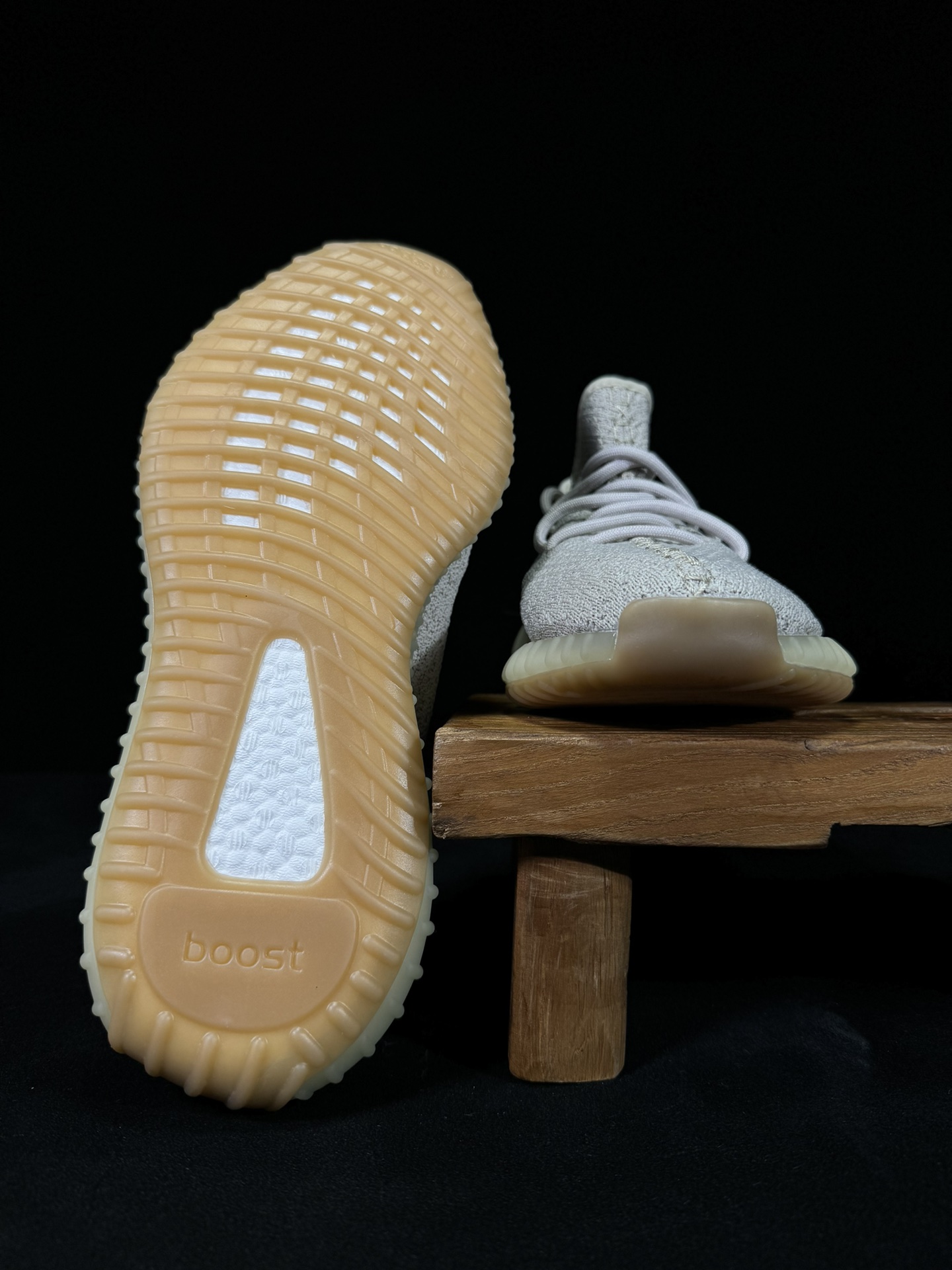 Yeezy 350V2 芝麻！（限定天使）市面椰子销量NO.1 真遥遥领先！百万级销量，最强性价比版本，