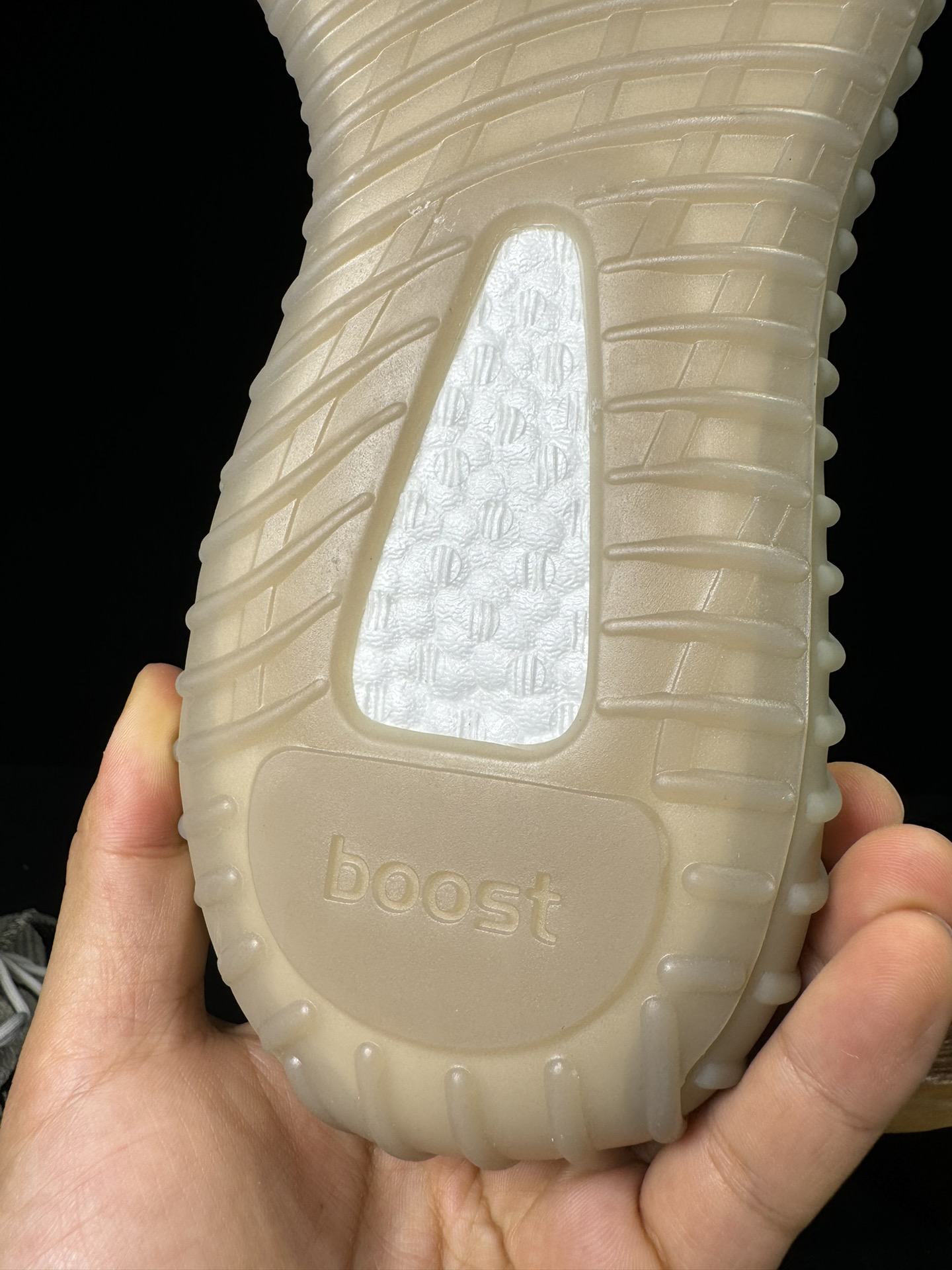 Yeezy 350V2 深米色！（限定天使）市面椰子销量NO.1 真遥遥领先！百万级销量，最强性价比版本