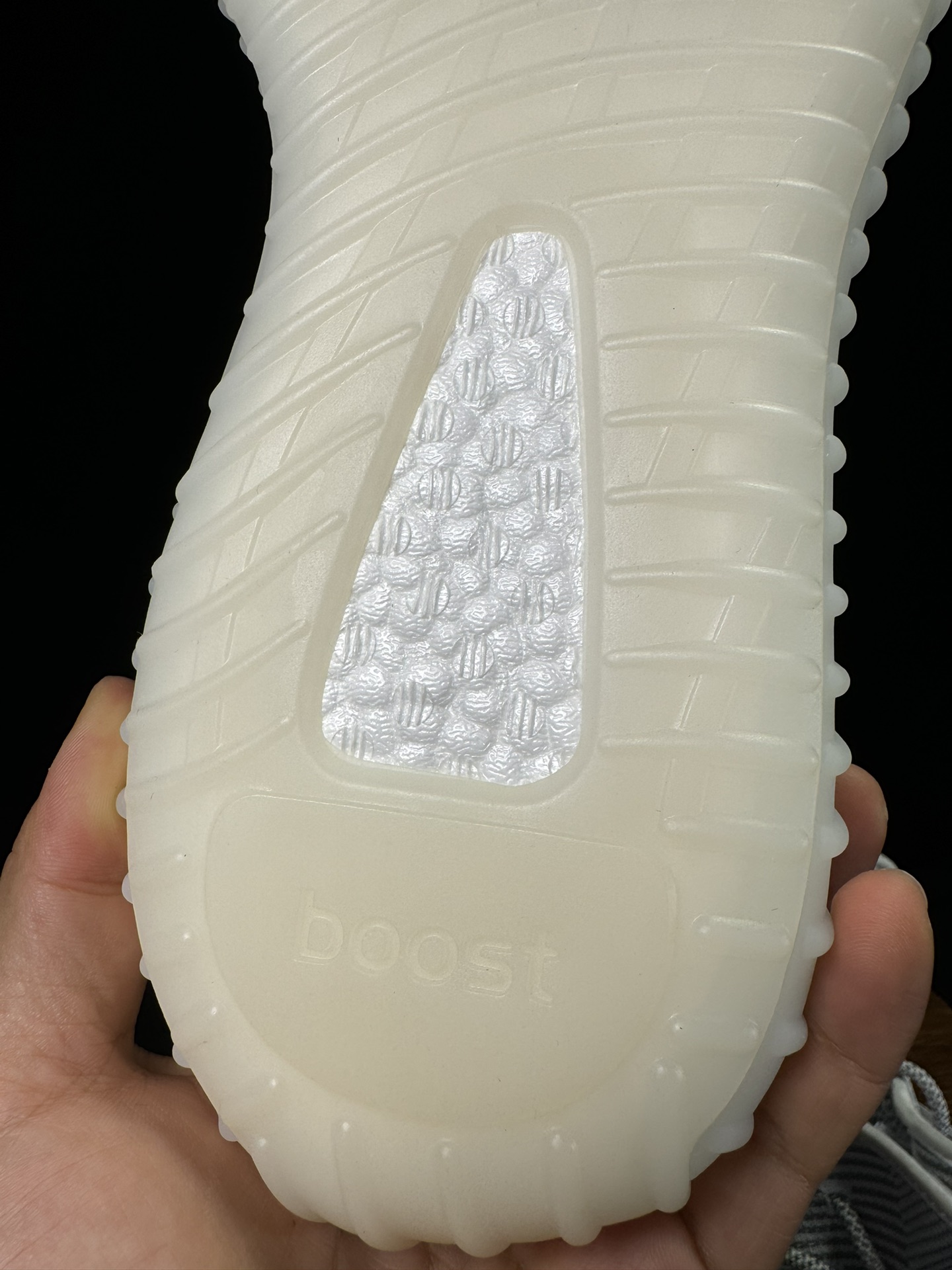 Yeezy 350V2 白天使！（限定天使）市面椰子销量NO.1 真遥遥领先！百万级销量，最强性价比版本