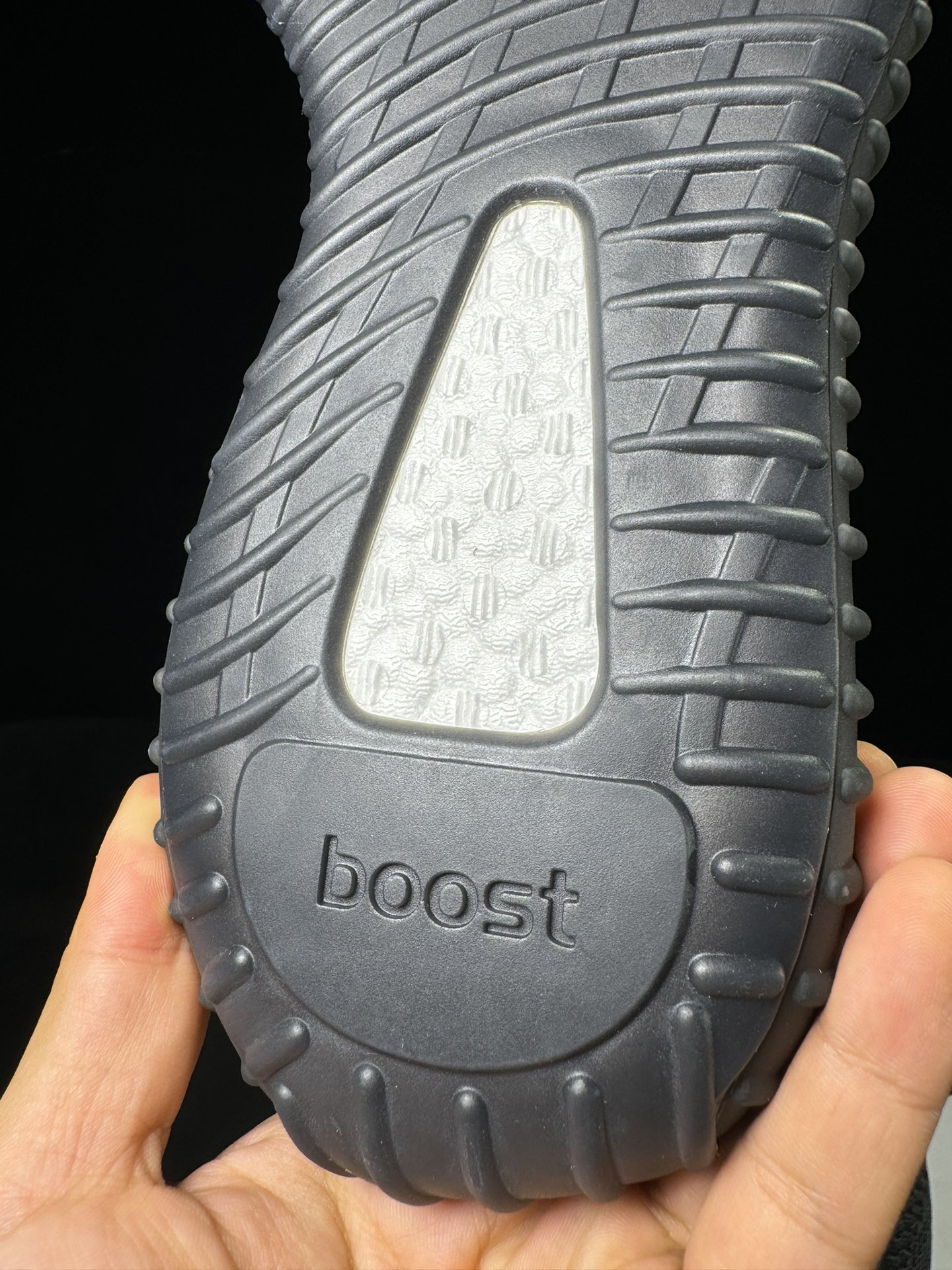 Yeezy 350V2 黑天使！（限定天使）市面椰子销量NO.1 真遥遥领先！百万级销量，最强性价比版本