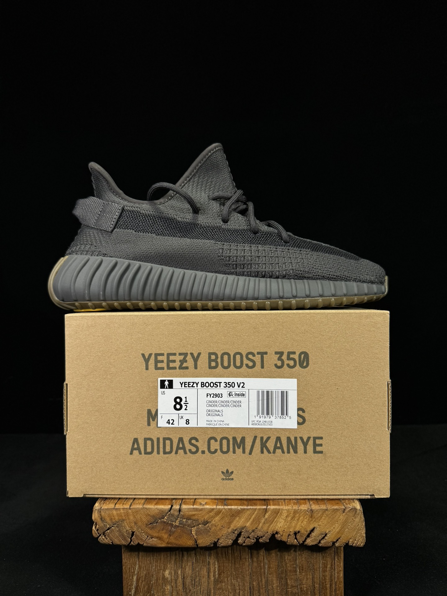Yeezy 350V2 黑生胶！（限定天使）市面椰子销量NO.1 真遥遥领先！百万级销量，最强性价比版本