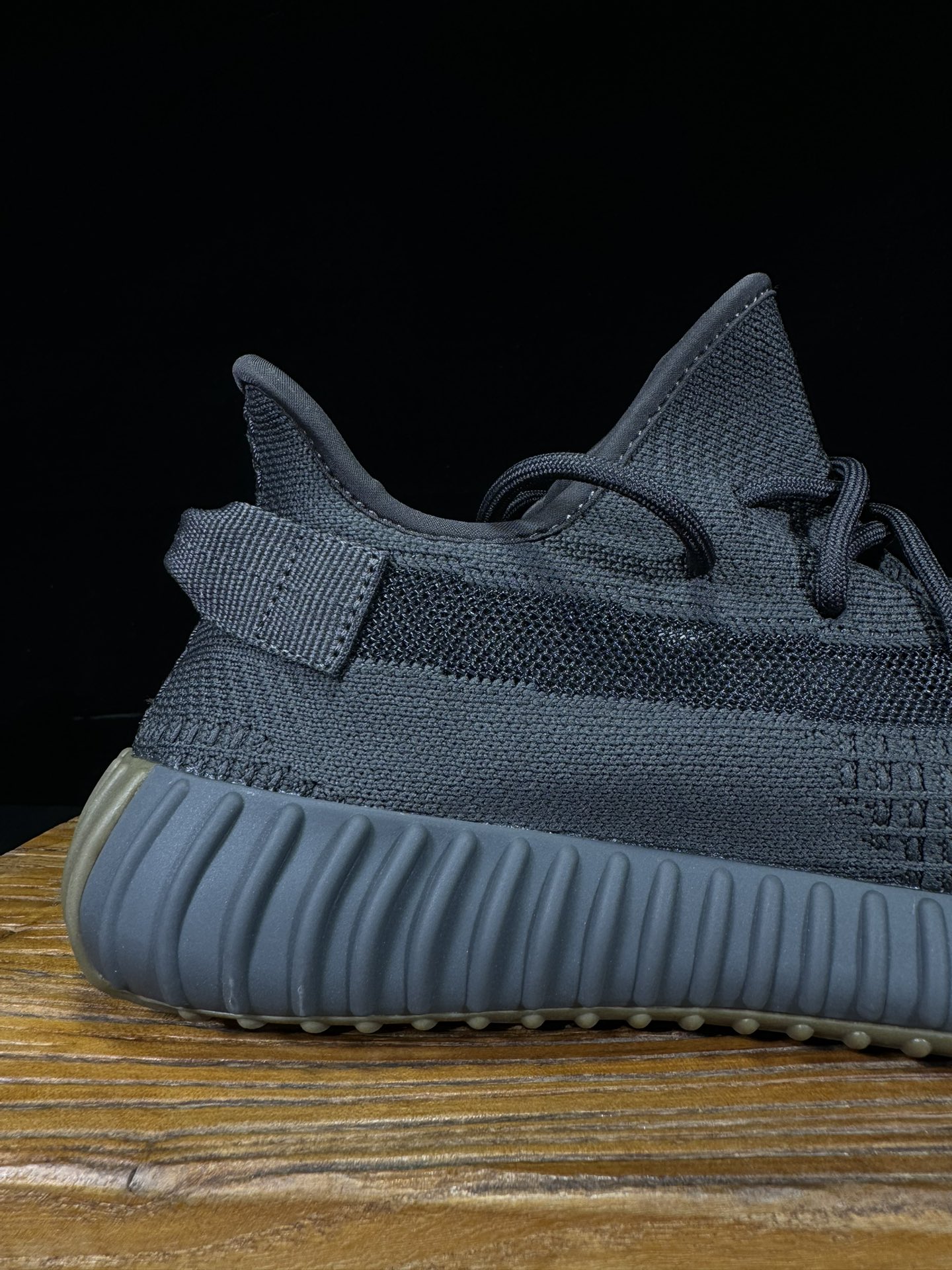 Yeezy 350V2 黑生胶！（限定天使）市面椰子销量NO.1 真遥遥领先！百万级销量，最强性价比版本