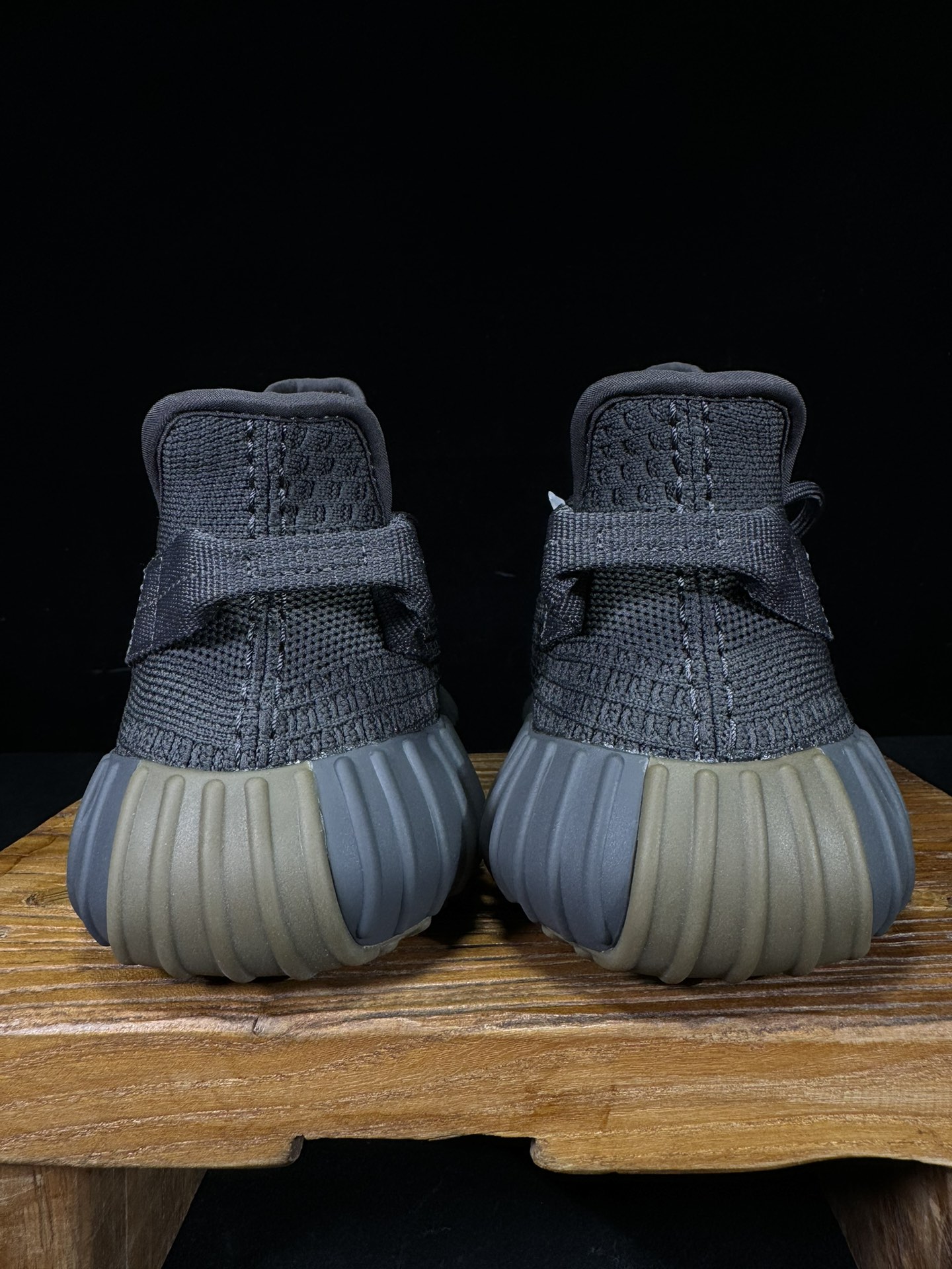 Yeezy 350V2 黑生胶！（限定天使）市面椰子销量NO.1 真遥遥领先！百万级销量，最强性价比版本
