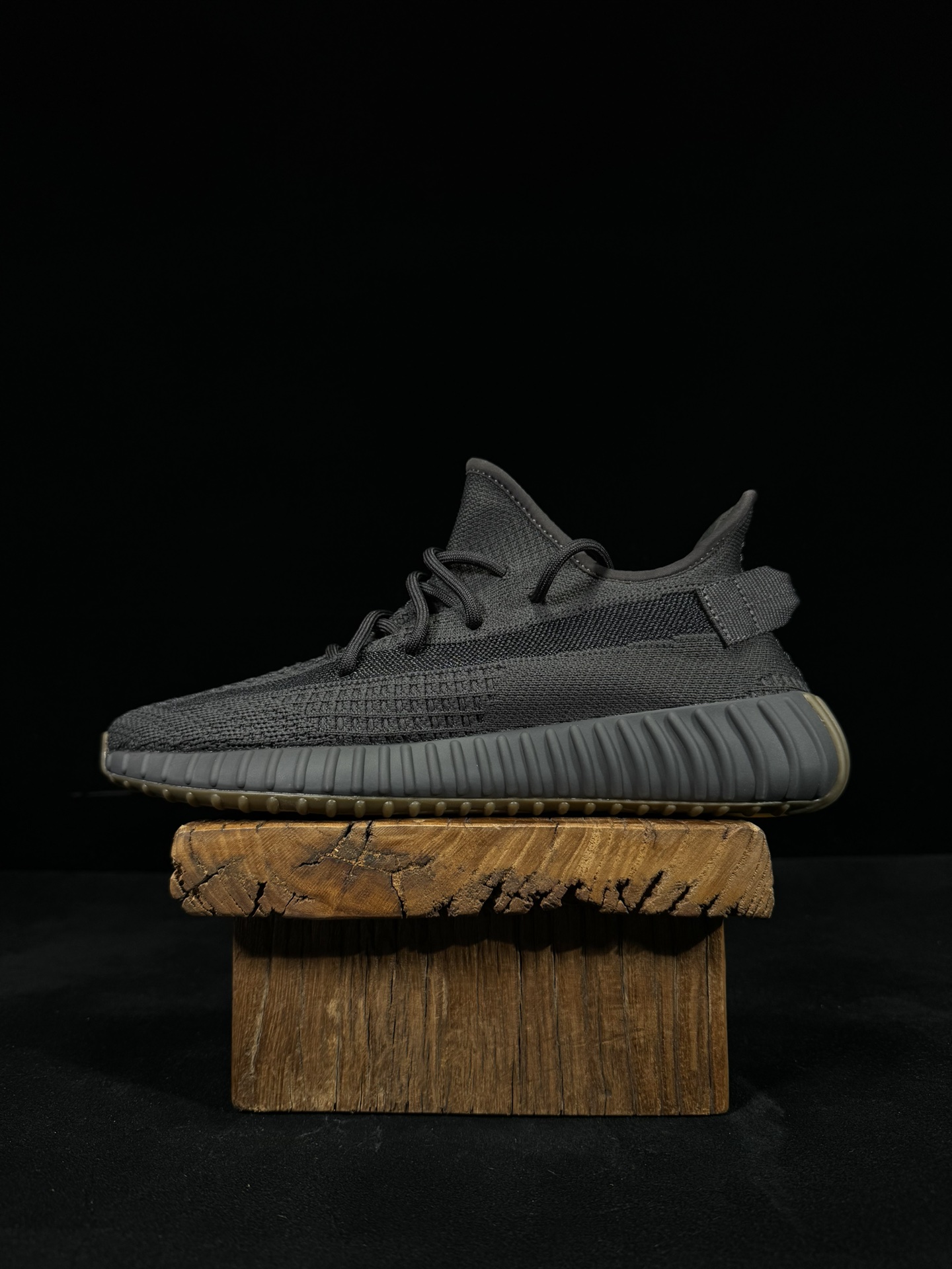 Yeezy 350V2 黑生胶！（限定天使）市面椰子销量NO.1 真遥遥领先！百万级销量，最强性价比版本