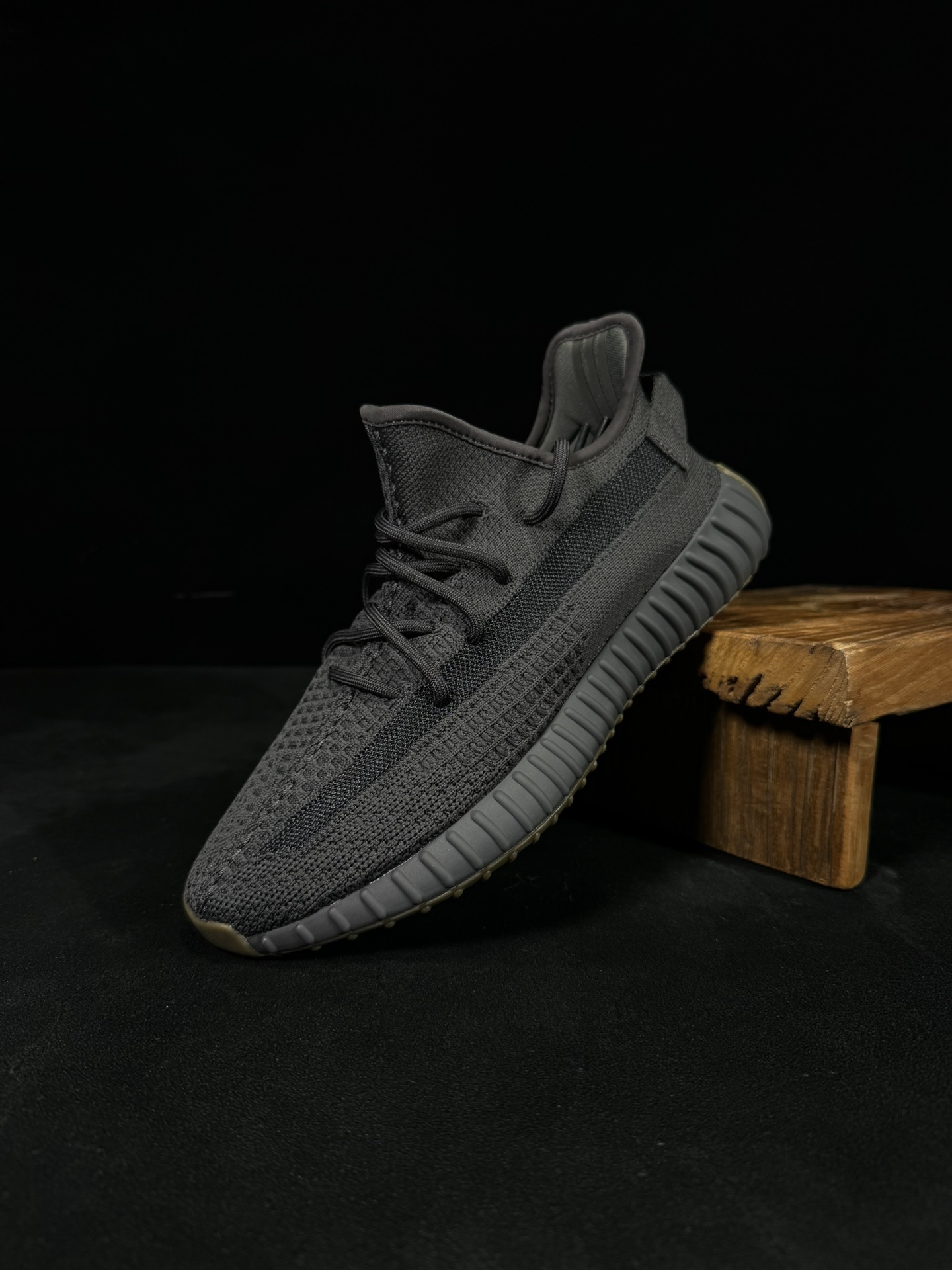 Yeezy 350V2 黑生胶！（限定天使）市面椰子销量NO.1 真遥遥领先！百万级销量，最强性价比版本