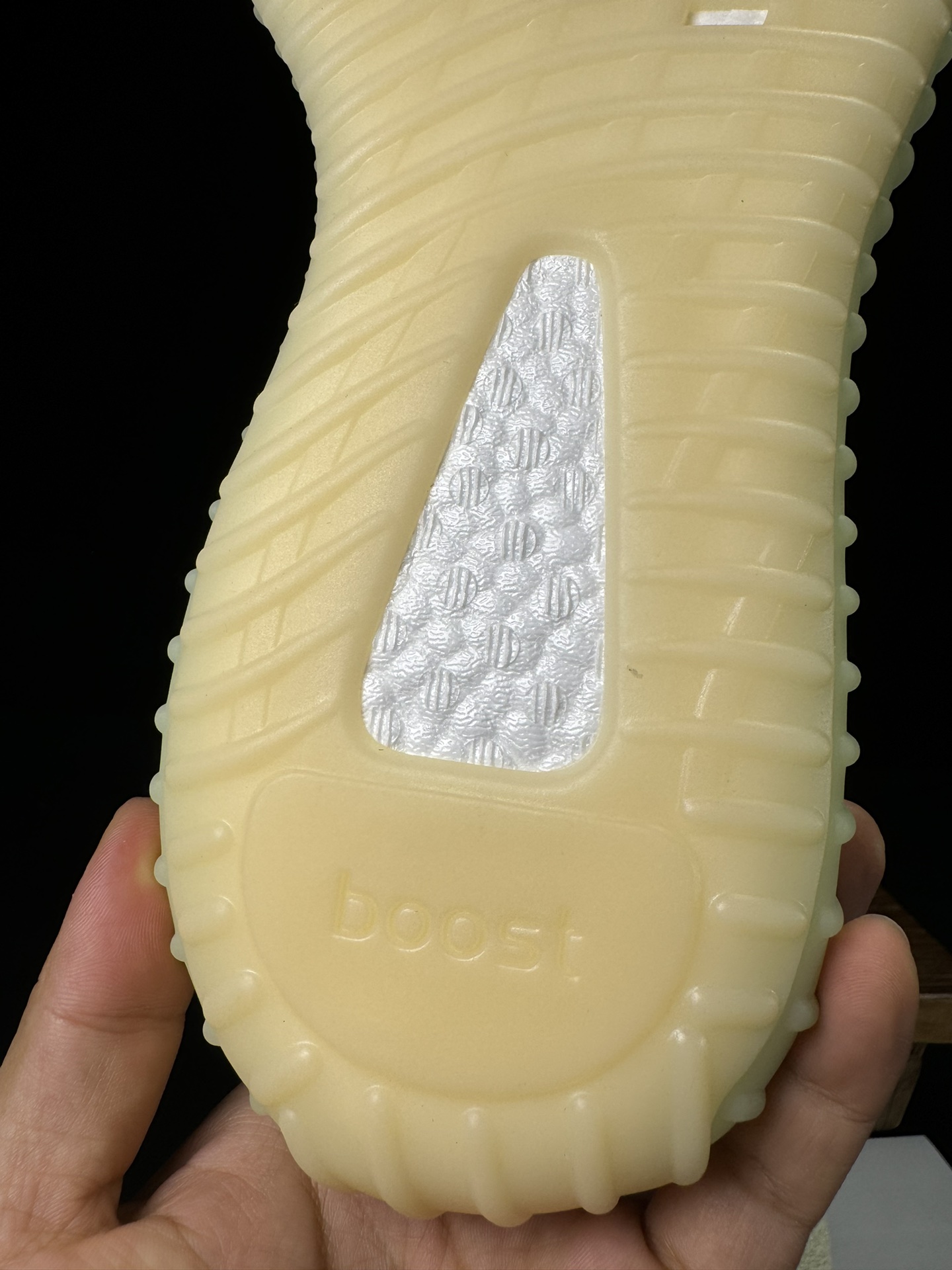 Yeezy 350V2 黄油！（限定天使）市面椰子销量NO.1 真遥遥领先！百万级销量，最强性价比版本，
