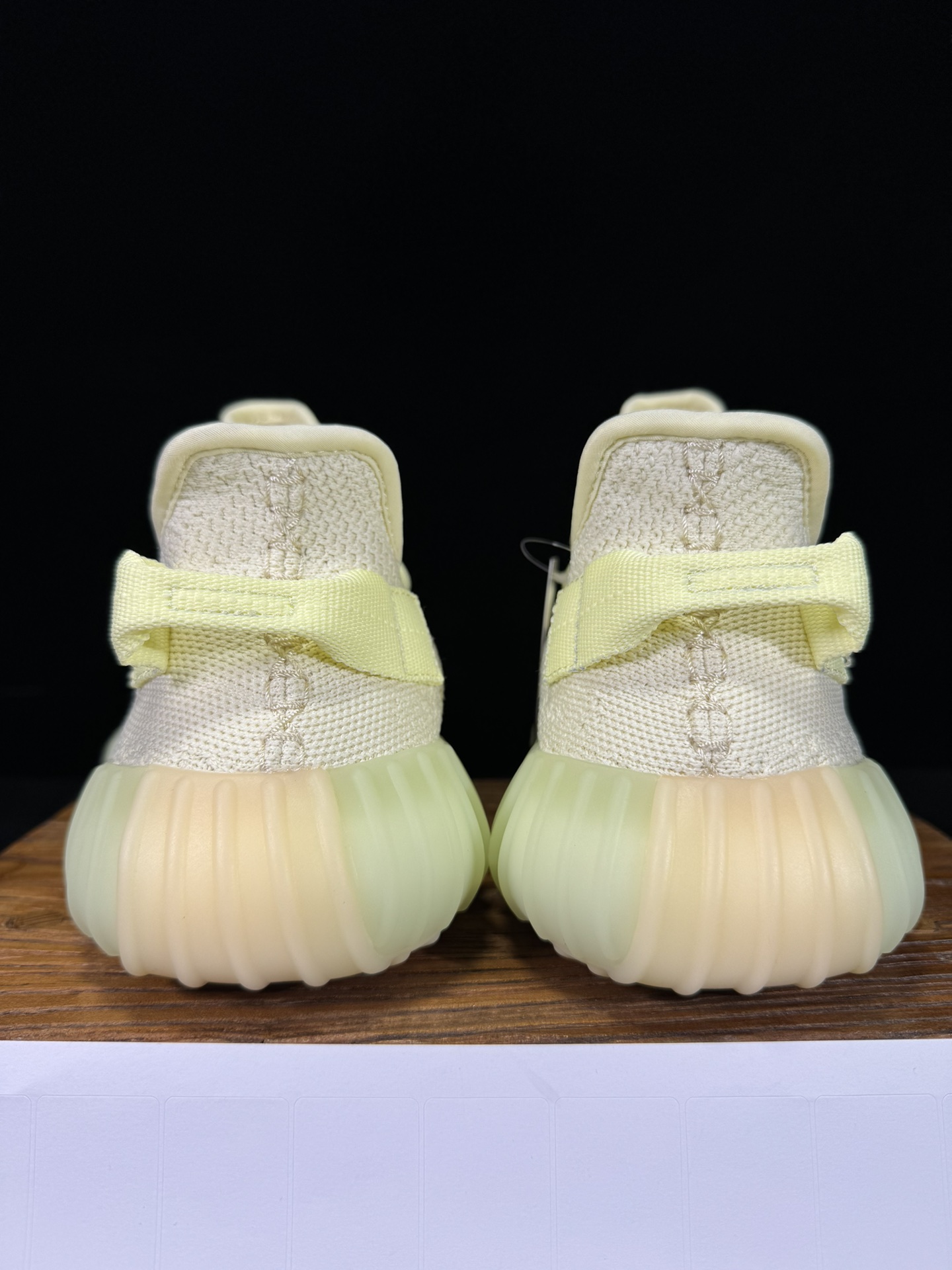 Yeezy 350V2 黄油！（限定天使）市面椰子销量NO.1 真遥遥领先！百万级销量，最强性价比版本，