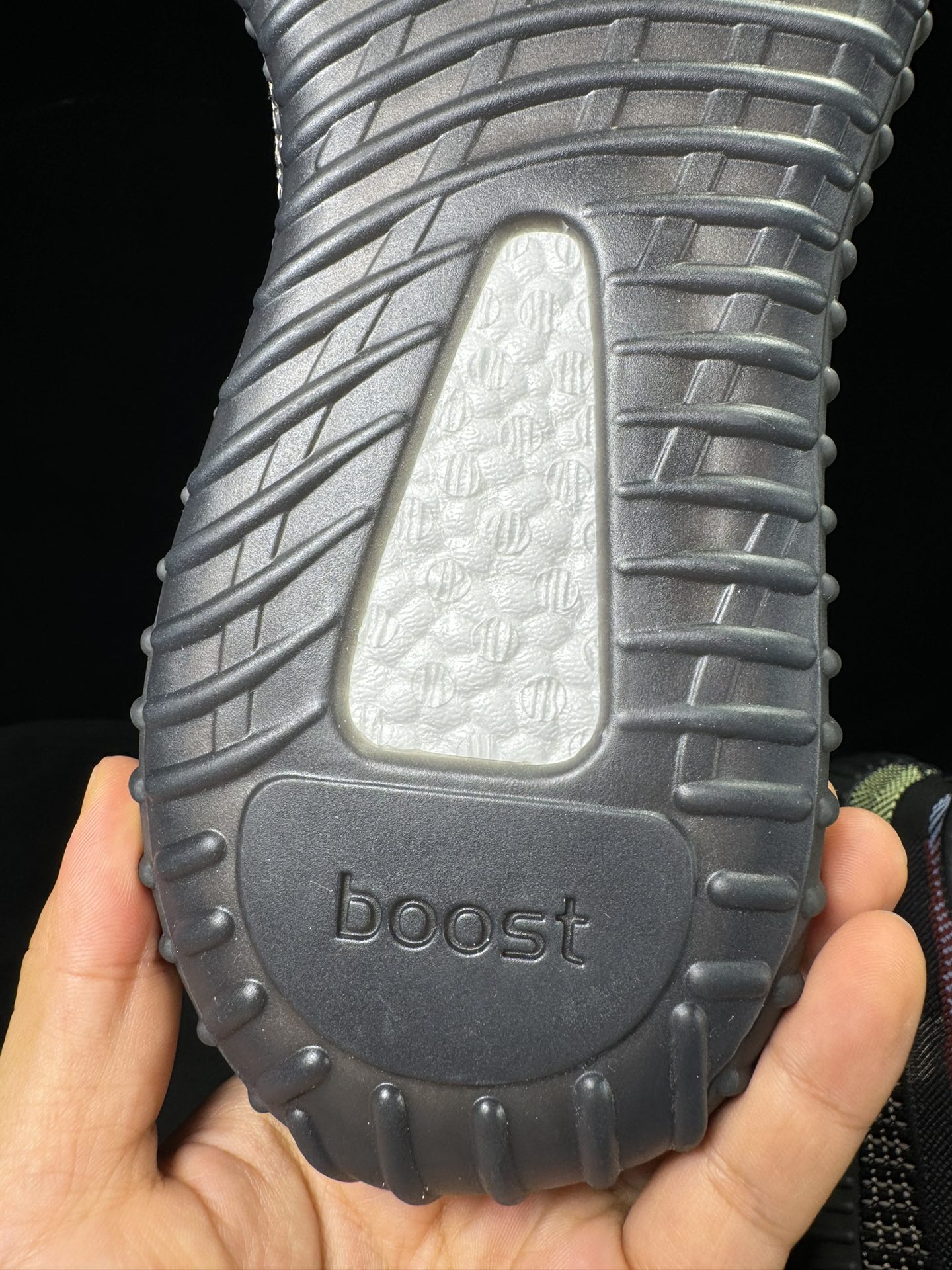 Yeezy 350V2 黑红天使！（限定天使）市面椰子销量NO.1 真遥遥领先！百万级销量，最强性价比版