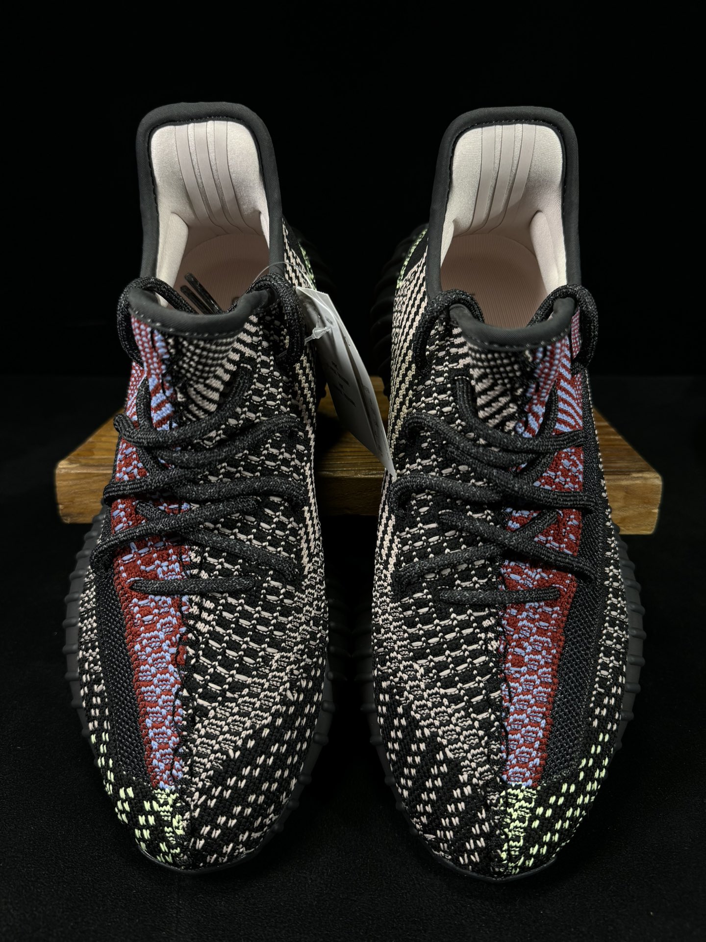 Yeezy 350V2 黑红天使！（限定天使）市面椰子销量NO.1 真遥遥领先！百万级销量，最强性价比版