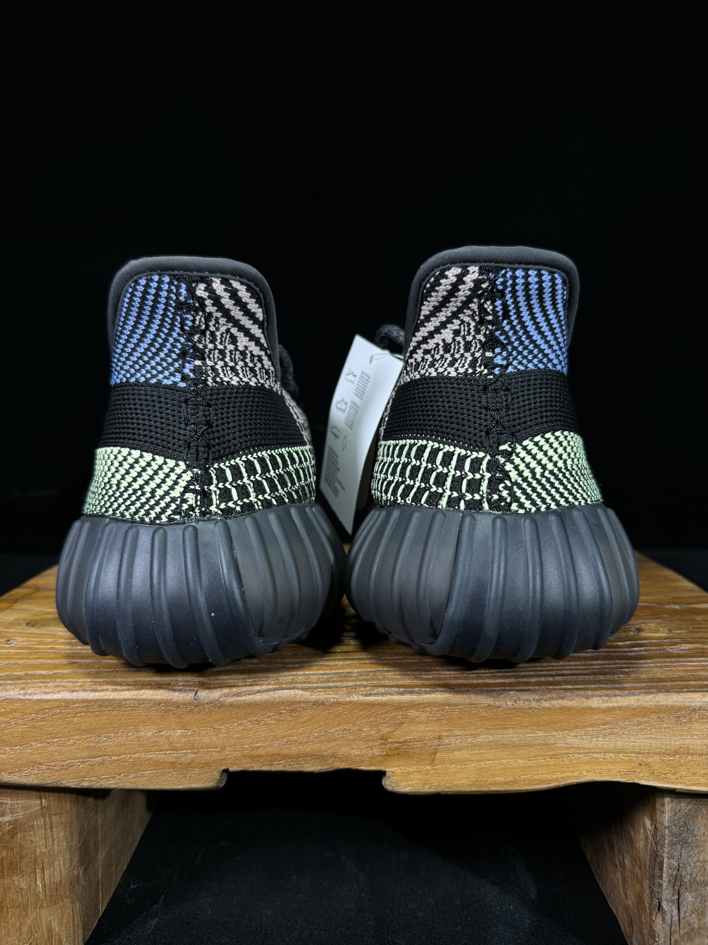 Yeezy 350V2 黑红天使！（限定天使）市面椰子销量NO.1 真遥遥领先！百万级销量，最强性价比版