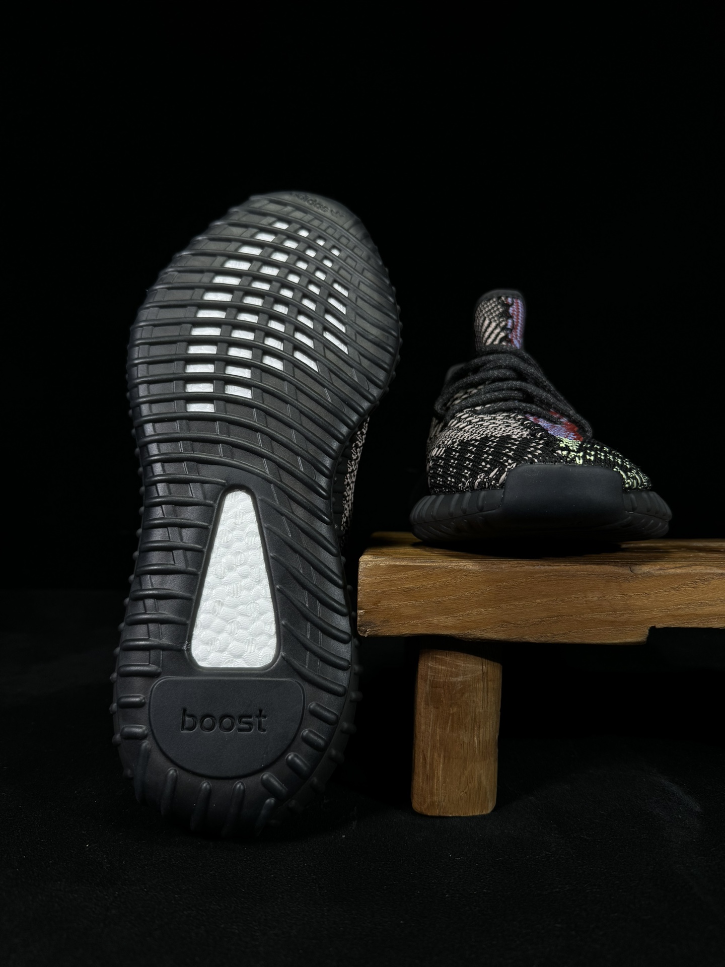 Yeezy 350V2 黑红天使！（限定天使）市面椰子销量NO.1 真遥遥领先！百万级销量，最强性价比版