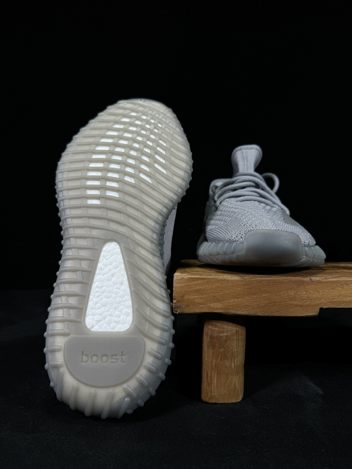 Yeezy350V2酷灰！限定天使市面椰子销量NO.1真遥遥领先！百万级销量最强性价比版本没有之一！7年