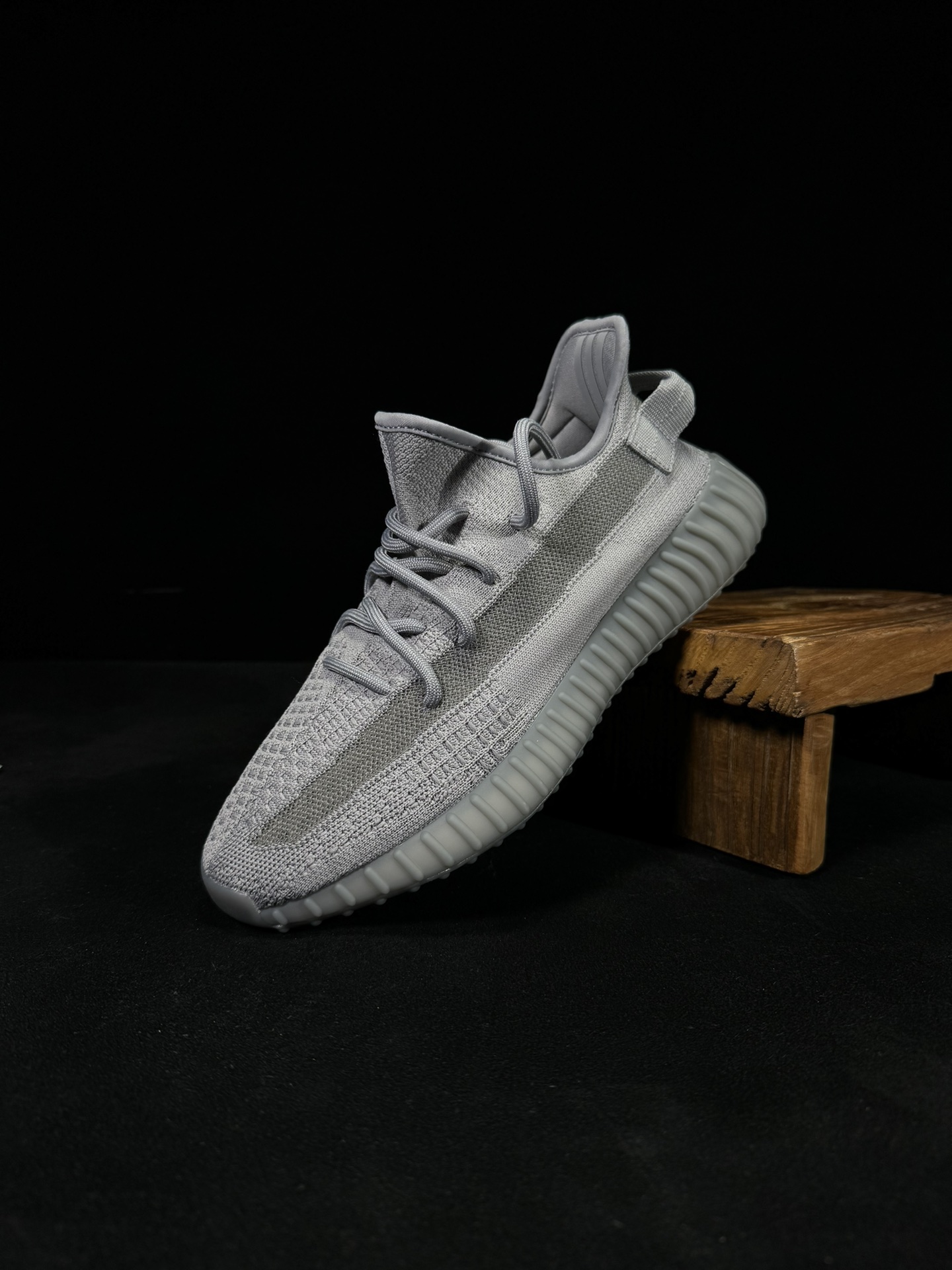 Yeezy350V2酷灰！限定天使市面椰子销量NO.1真遥遥领先！百万级销量最强性价比版本没有之一！7年