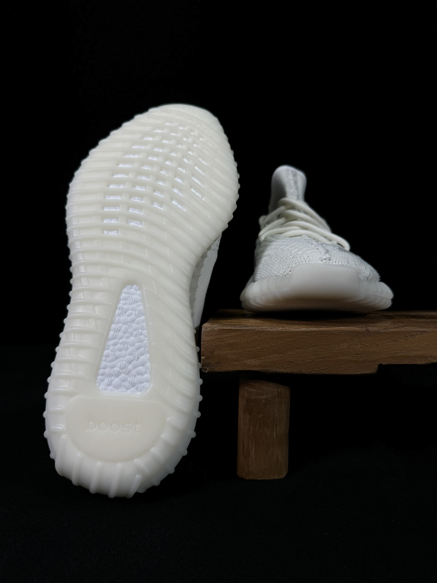 Yeezy350V2白透天使！限定天使市面椰子销量NO.1真遥遥领先！百万级销量最强性价比版本没有之一！