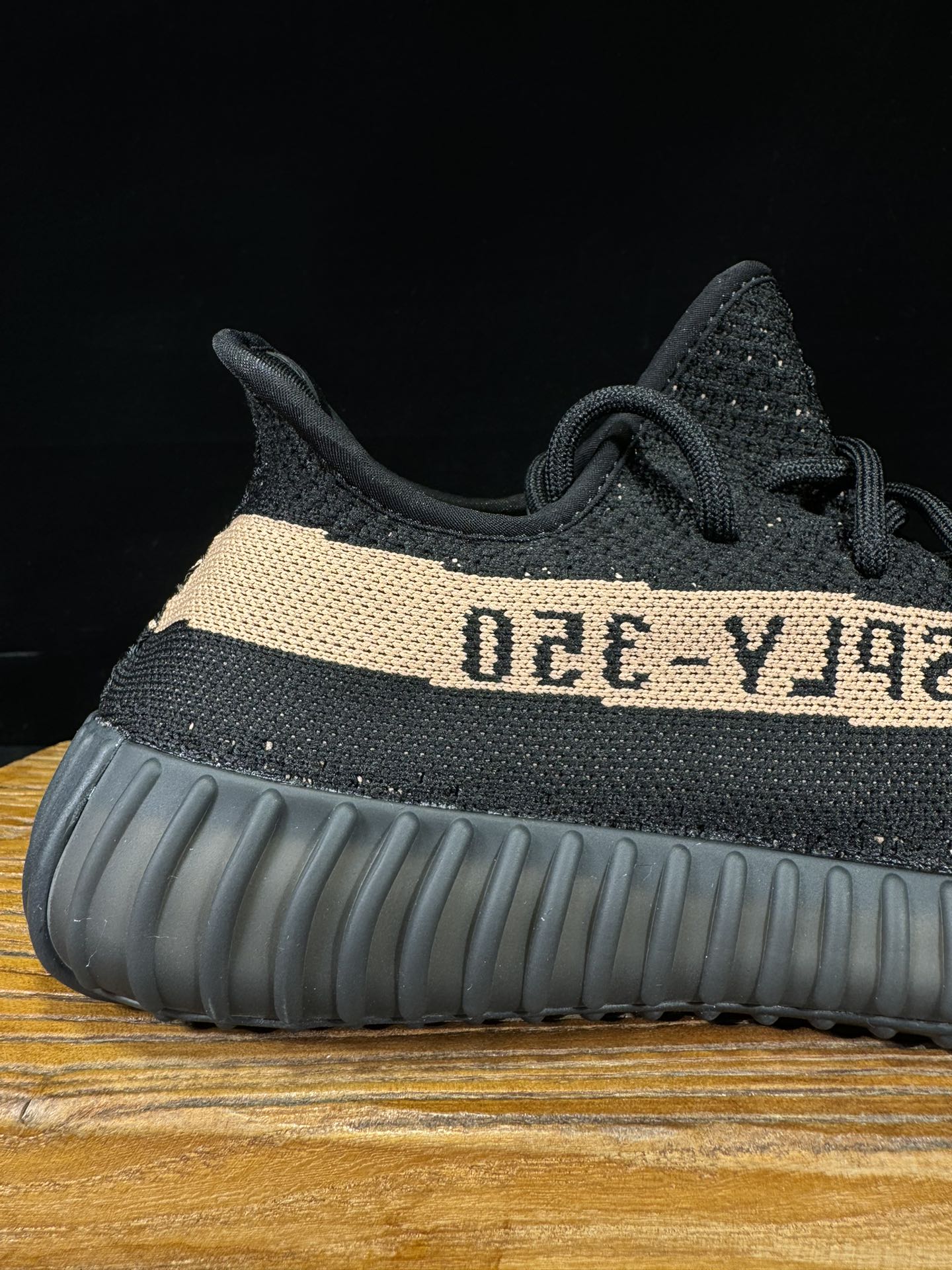 Yeezy350V2黑铜！限定天使市面椰子销量NO.1真遥遥领先！百万级销量最强性价比版本没有之一！7年