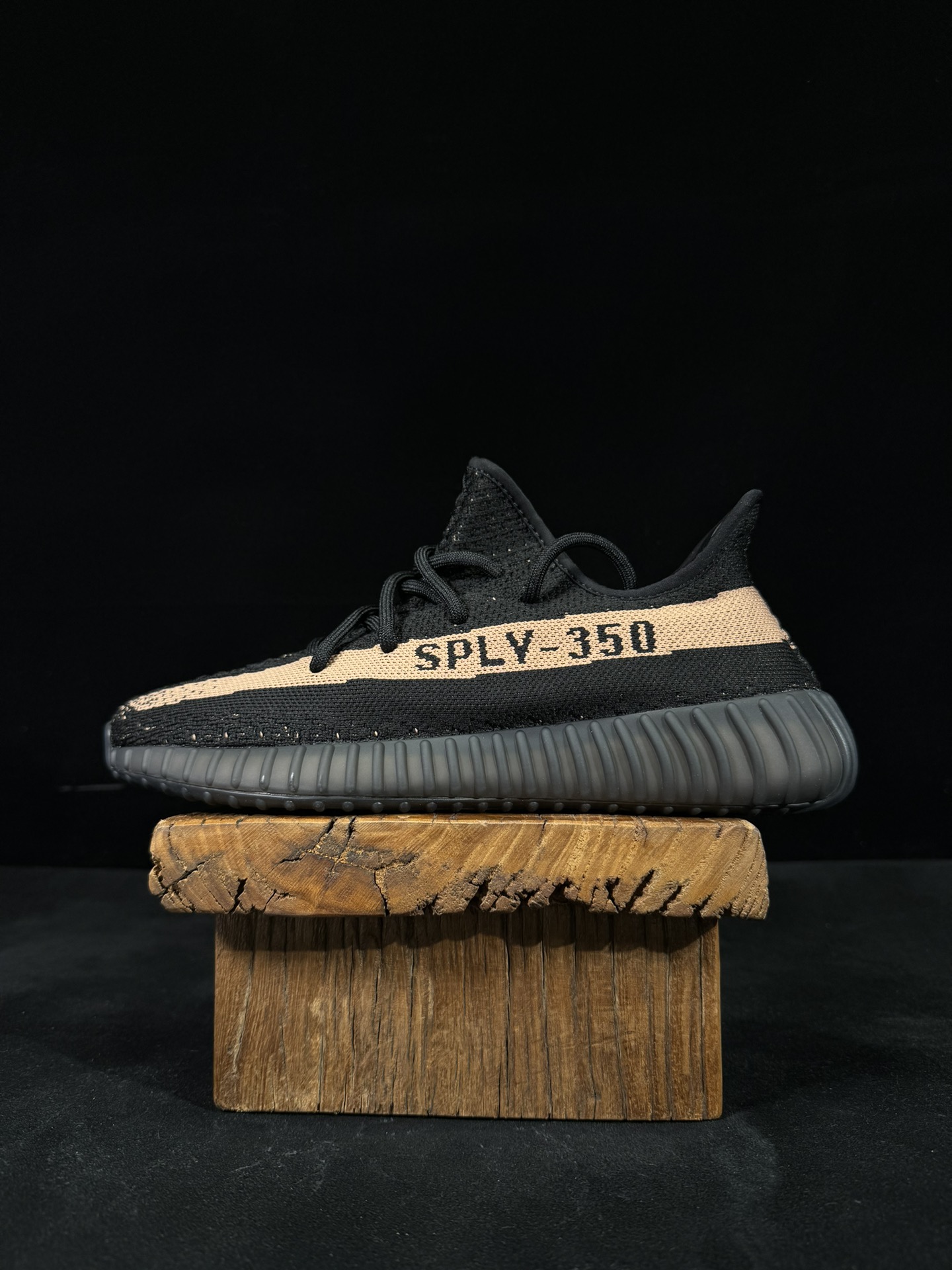 Yeezy350V2黑铜！限定天使市面椰子销量NO.1真遥遥领先！百万级销量最强性价比版本没有之一！7年