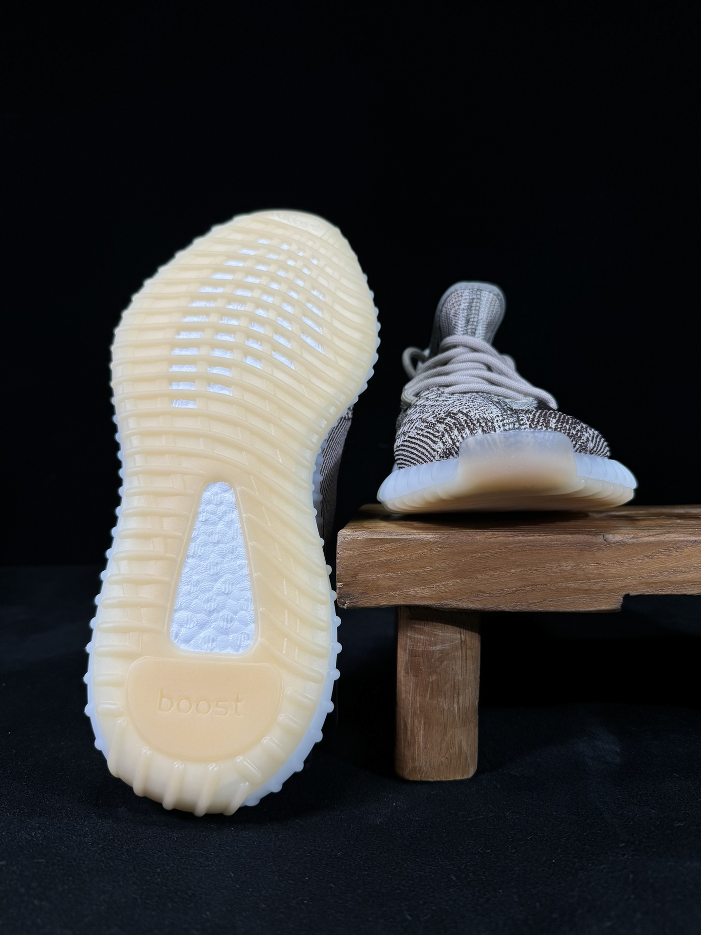 Yeezy350V2卡其灰！限定天使市面椰子销量NO.1真遥遥领先！百万级销量最强性价比版本没有之一！7