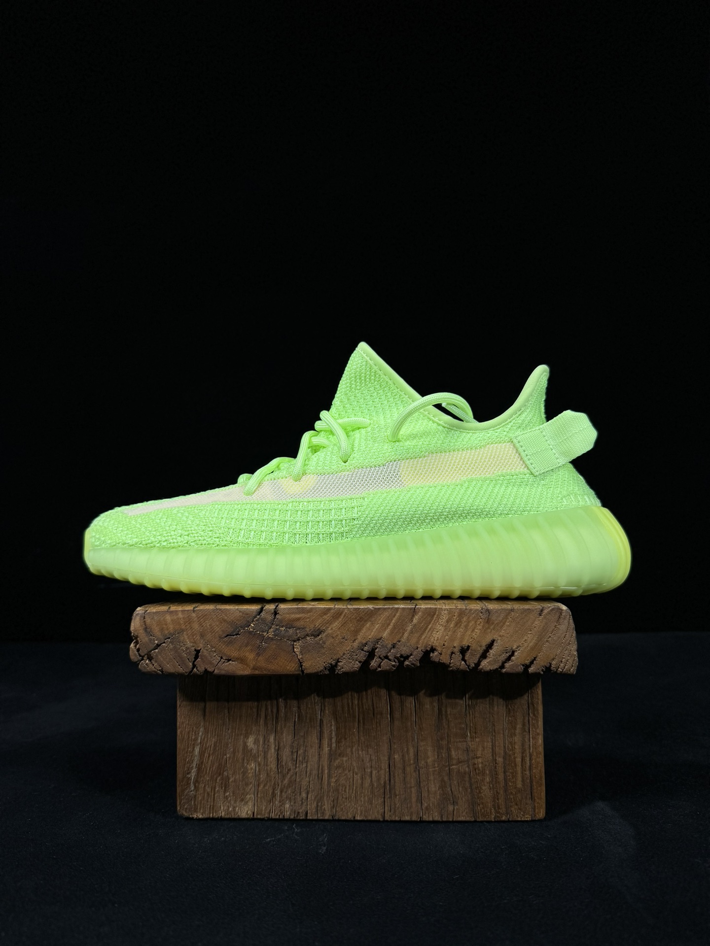 Yeezy350V2夜光绿！满天星市面椰子销量NO.1真遥遥领先！百万级销量最强性价比版本没有之一！7年