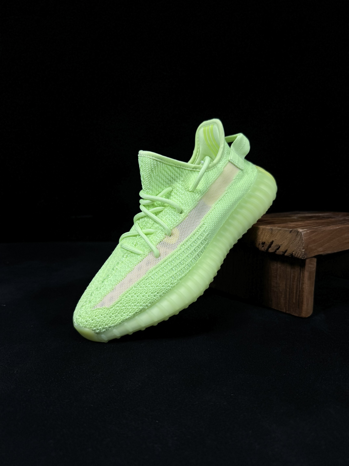 Yeezy350V2夜光绿！满天星市面椰子销量NO.1真遥遥领先！百万级销量最强性价比版本没有之一！7年