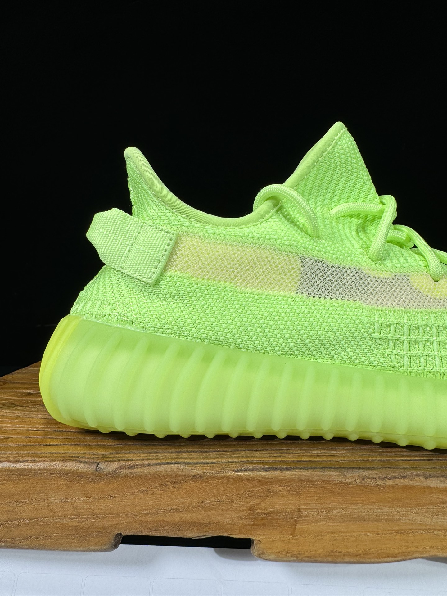 Yeezy350V2夜光绿！满天星市面椰子销量NO.1真遥遥领先！百万级销量最强性价比版本没有之一！7年