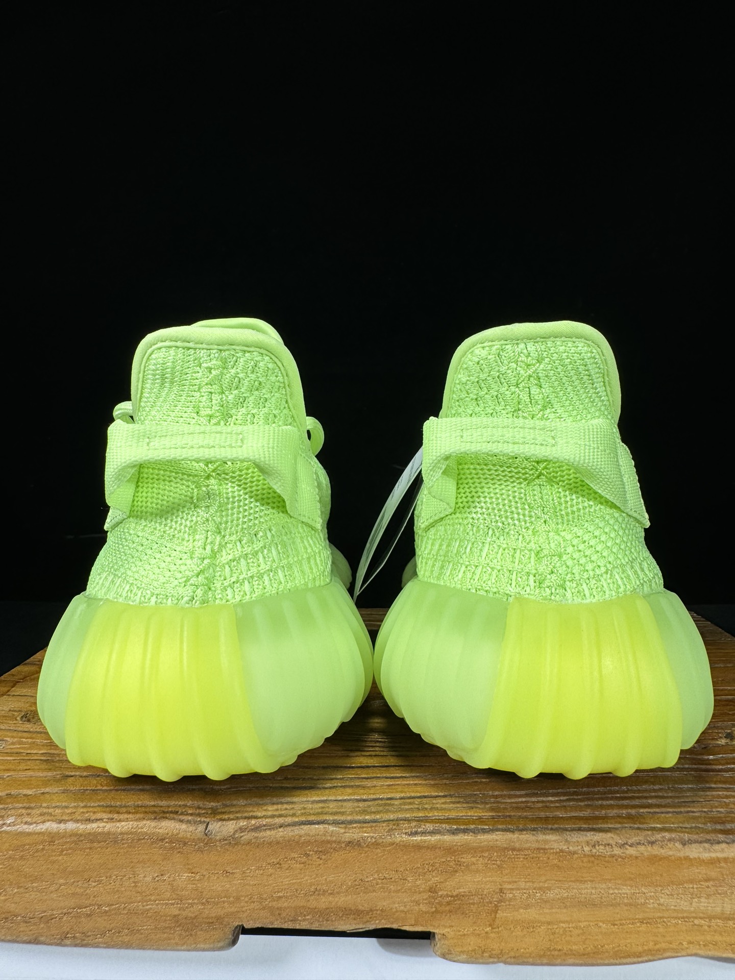 Yeezy350V2夜光绿！满天星市面椰子销量NO.1真遥遥领先！百万级销量最强性价比版本没有之一！7年