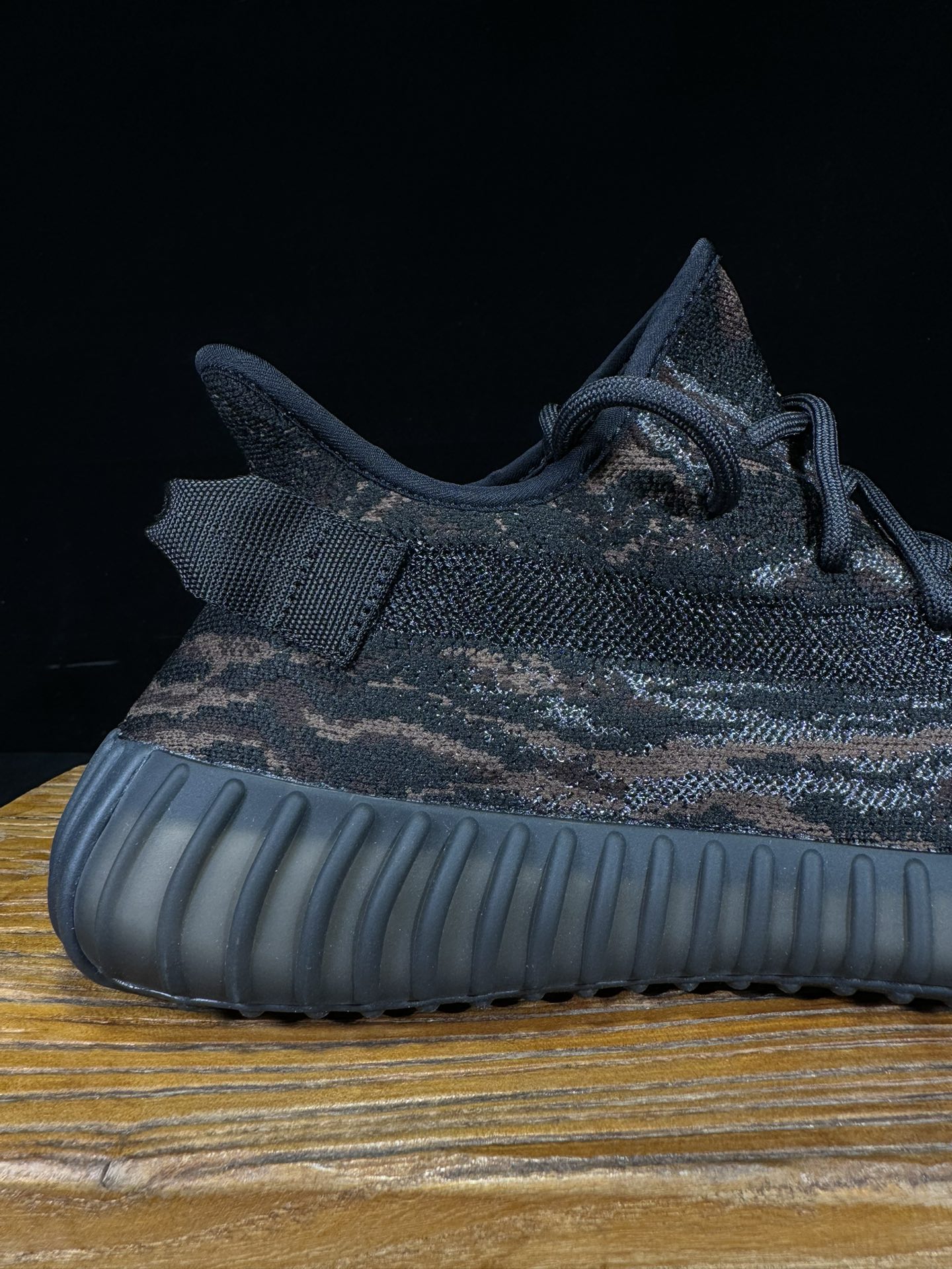 Yeezy350V2暗黑暴龙兽！满天星市面椰子销量NO.1真遥遥领先！百万级销量最强性价比版本没有之一！