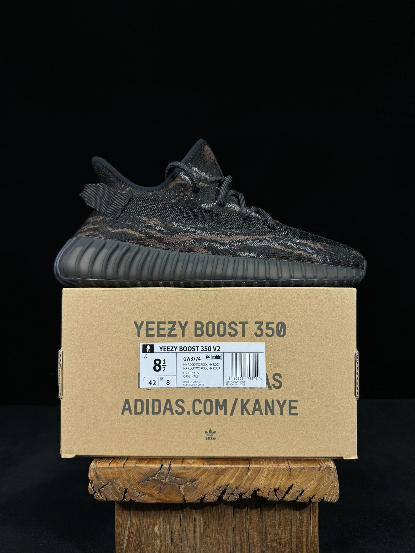 Yeezy350V2暗黑暴龙兽！满天星市面椰子销量NO.1真遥遥领先！百万级销量最强性价比版本没有之一！