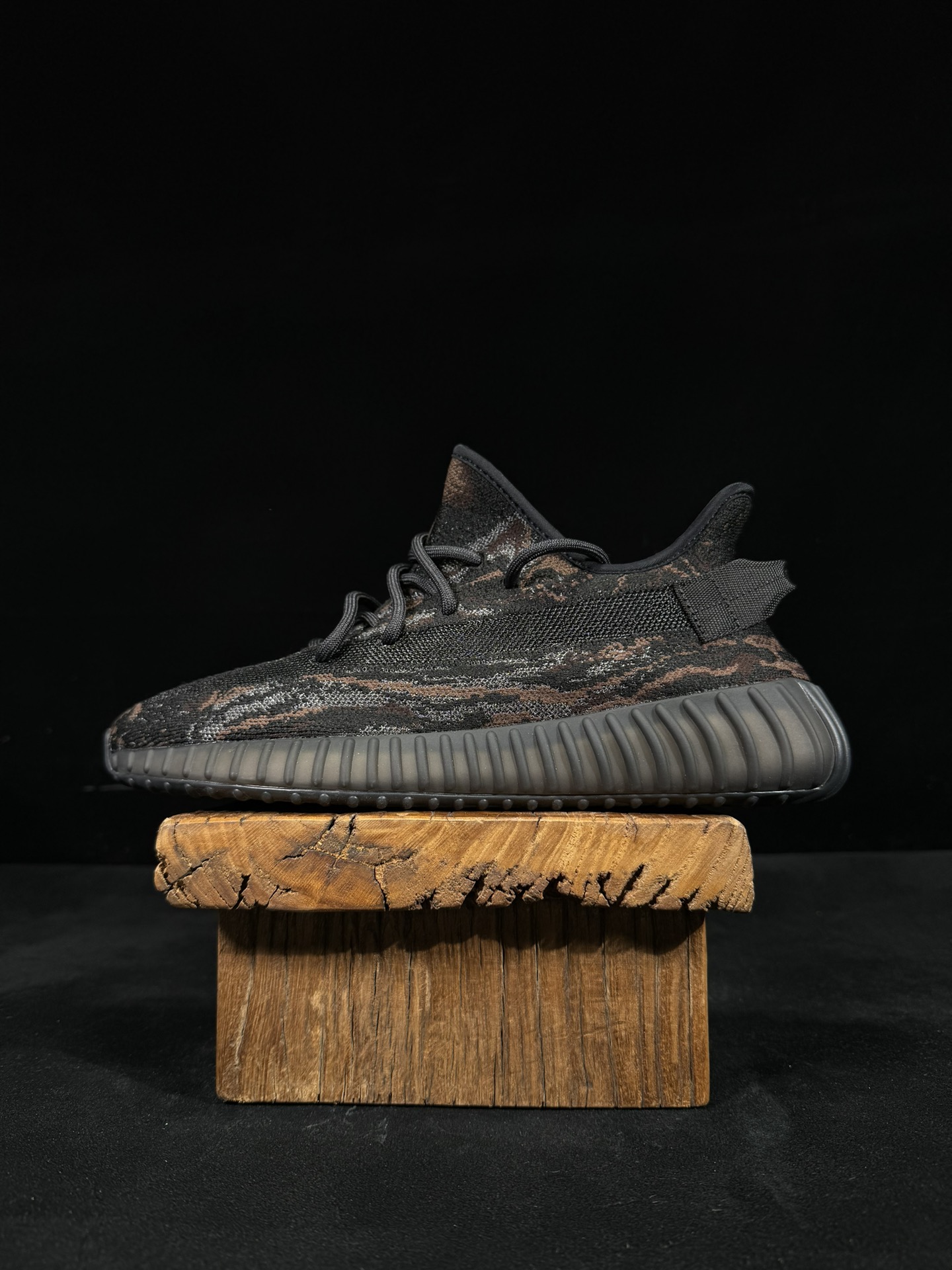 Yeezy350V2暗黑暴龙兽！满天星市面椰子销量NO.1真遥遥领先！百万级销量最强性价比版本没有之一！