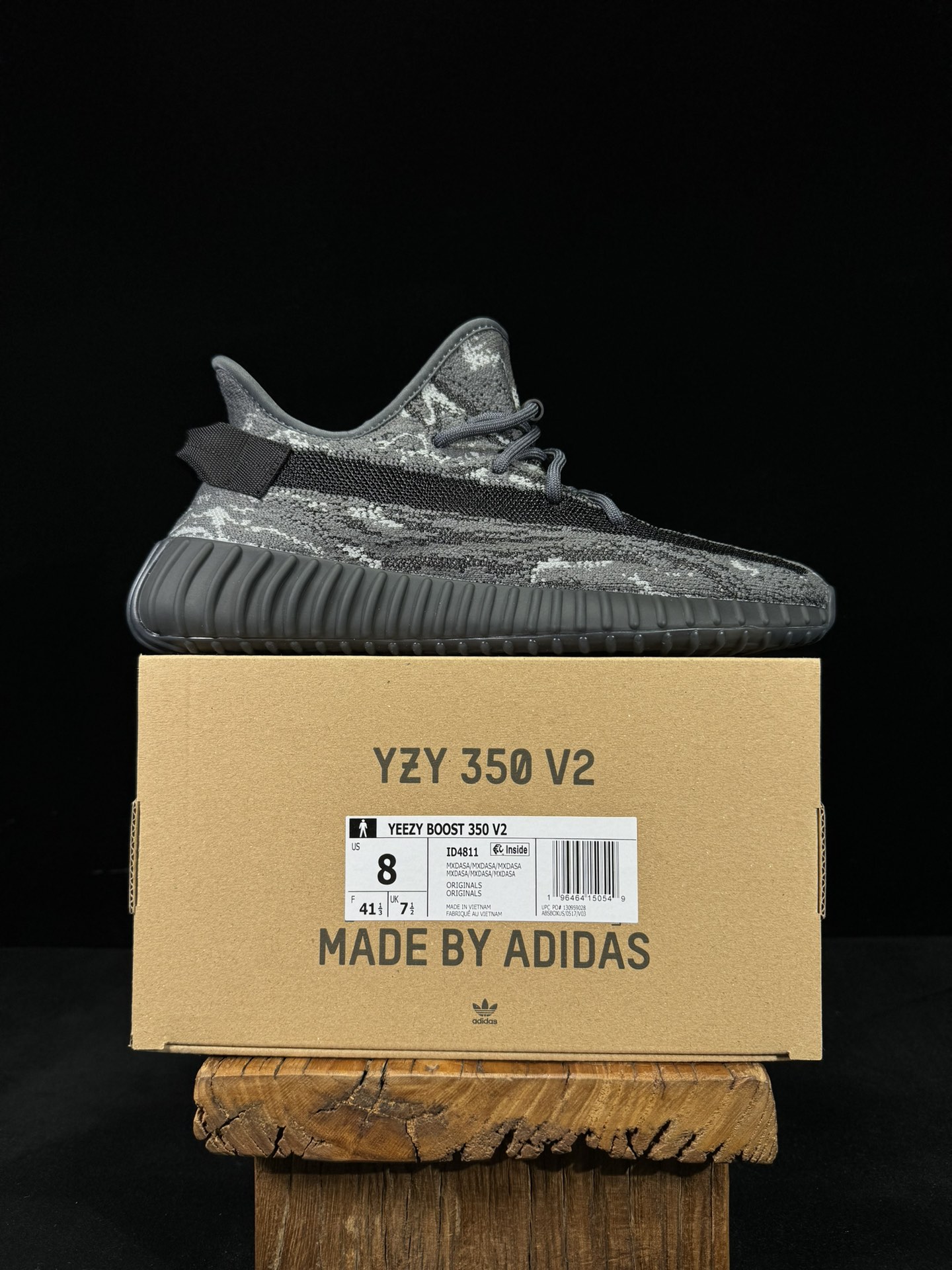 Yeezy350V2黑色暴龙兽！满天星市面椰子销量NO.1真遥遥领先！百万级销量最强性价比版本没有之一！