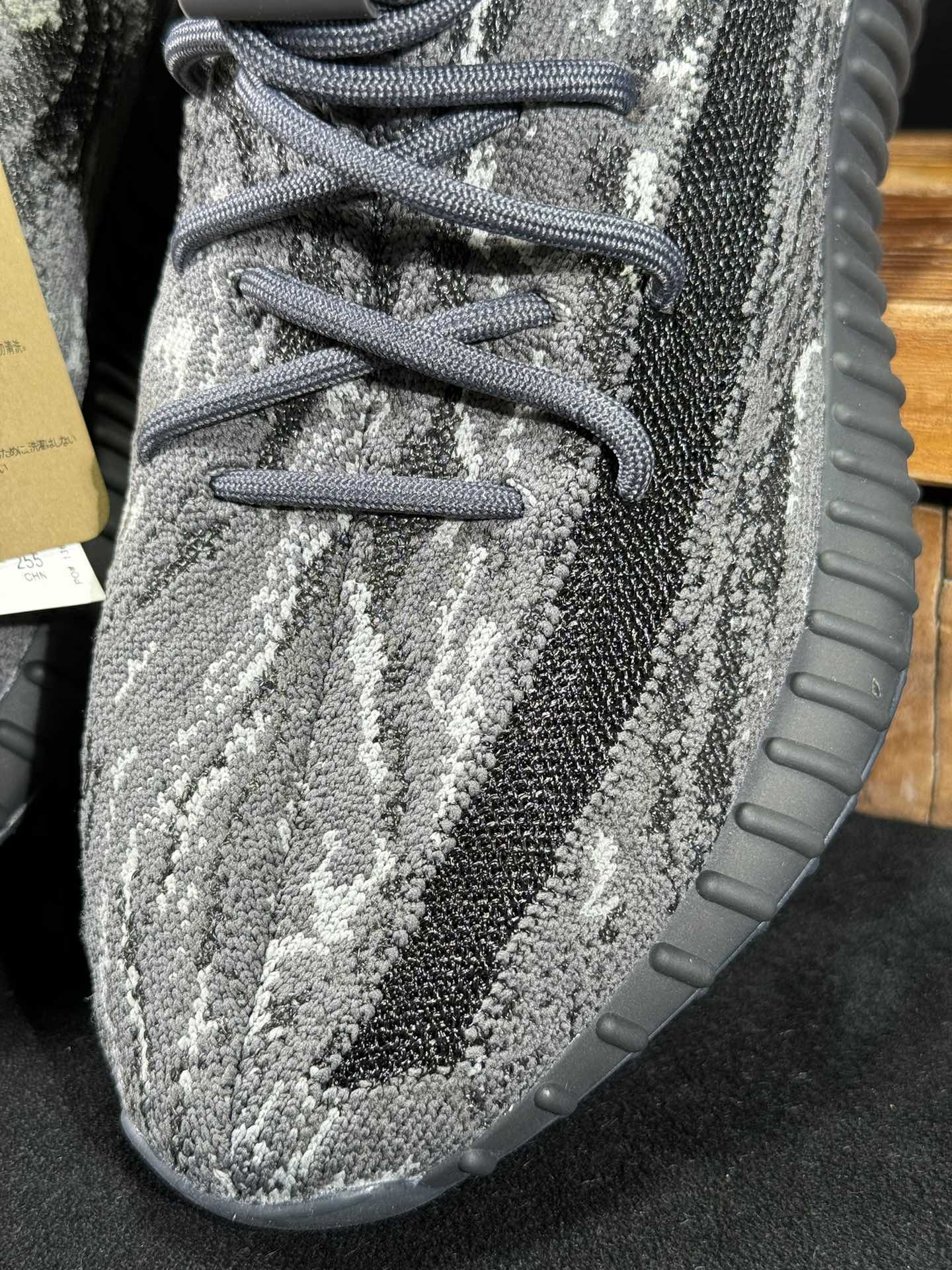 Yeezy350V2黑色暴龙兽！满天星市面椰子销量NO.1真遥遥领先！百万级销量最强性价比版本没有之一！