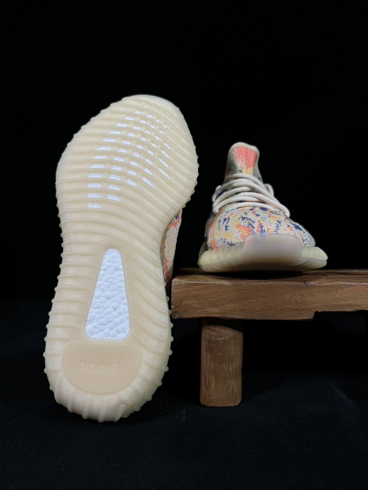 Yeezy350V2黄色暴龙兽！满天星市面椰子销量NO.1真遥遥领先！百万级销量最强性价比版本没有之一！