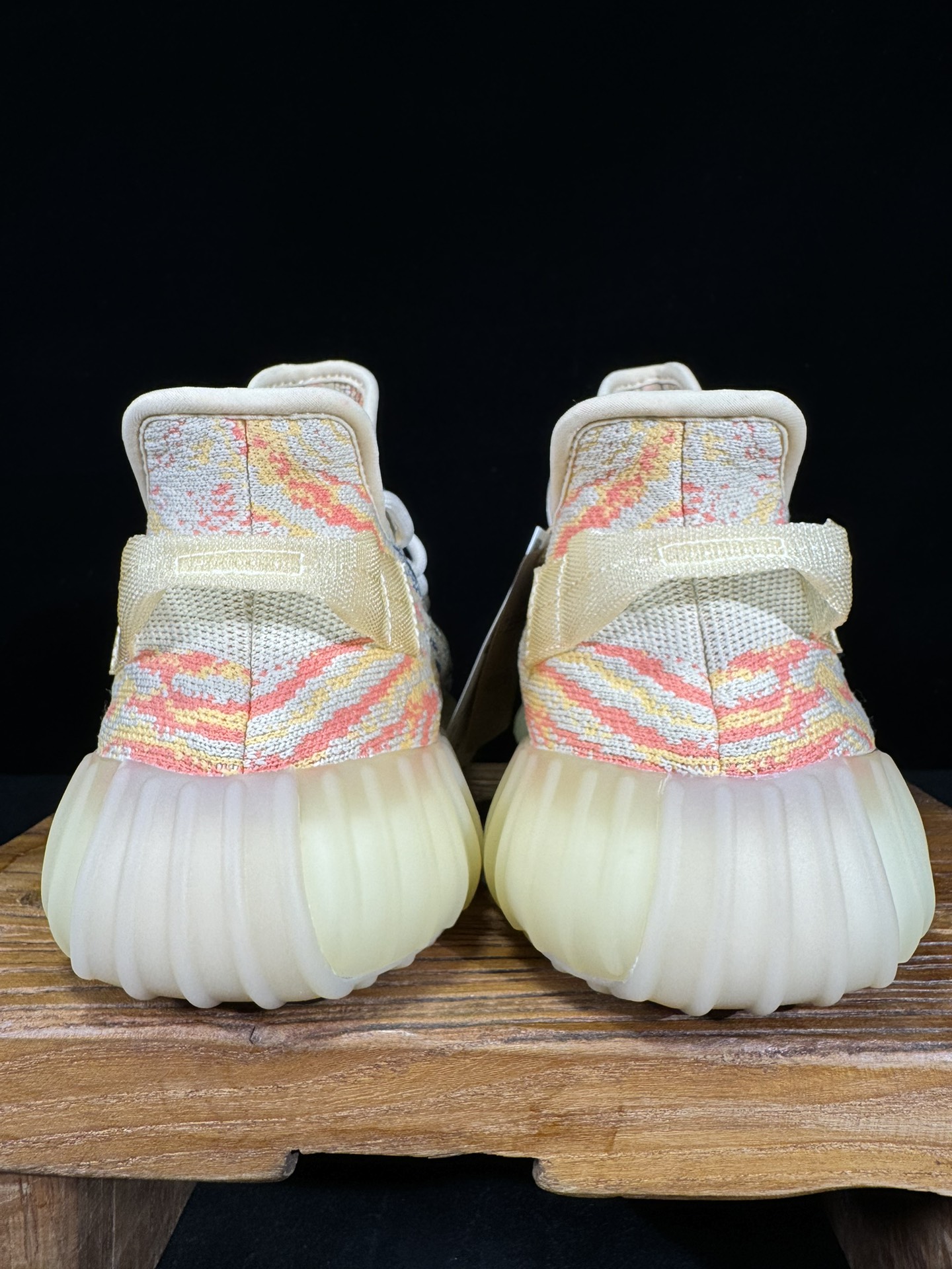 Yeezy350V2黄色暴龙兽！满天星市面椰子销量NO.1真遥遥领先！百万级销量最强性价比版本没有之一！