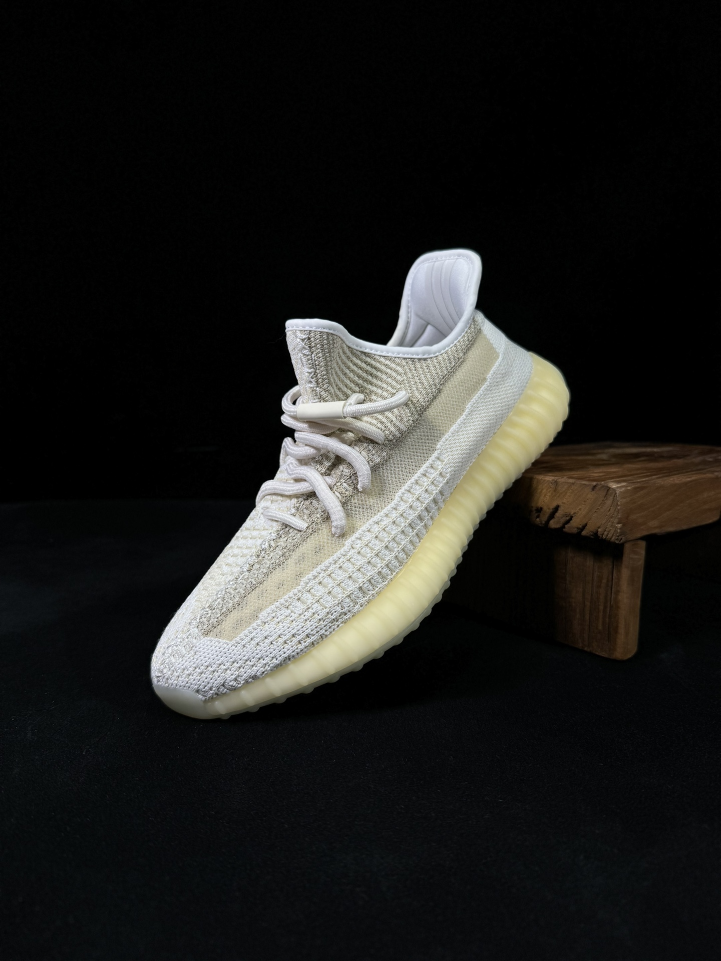 Yeezy350V2米白！满天星市面椰子销量NO.1真遥遥领先！百万级销量最强性价比版本没有之一！7年时