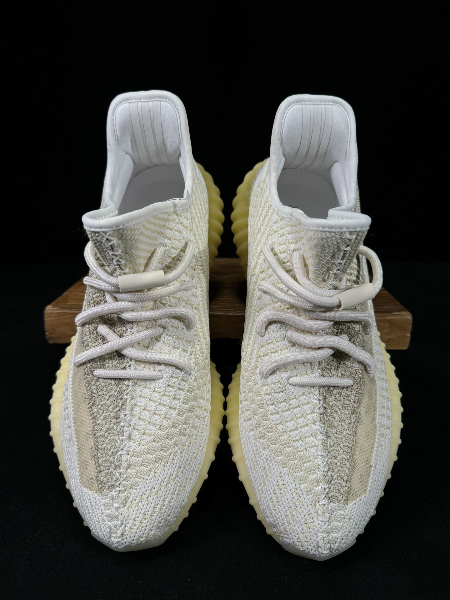 Yeezy350V2米白！满天星市面椰子销量NO.1真遥遥领先！百万级销量最强性价比版本没有之一！7年时