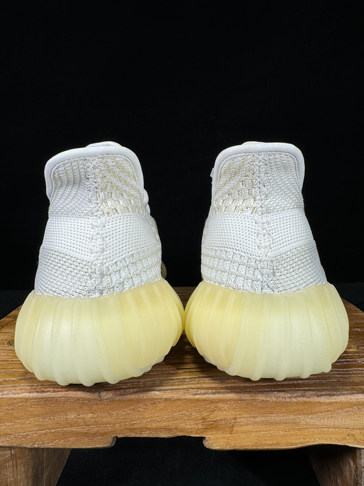 Yeezy350V2米白！满天星市面椰子销量NO.1真遥遥领先！百万级销量最强性价比版本没有之一！7年时