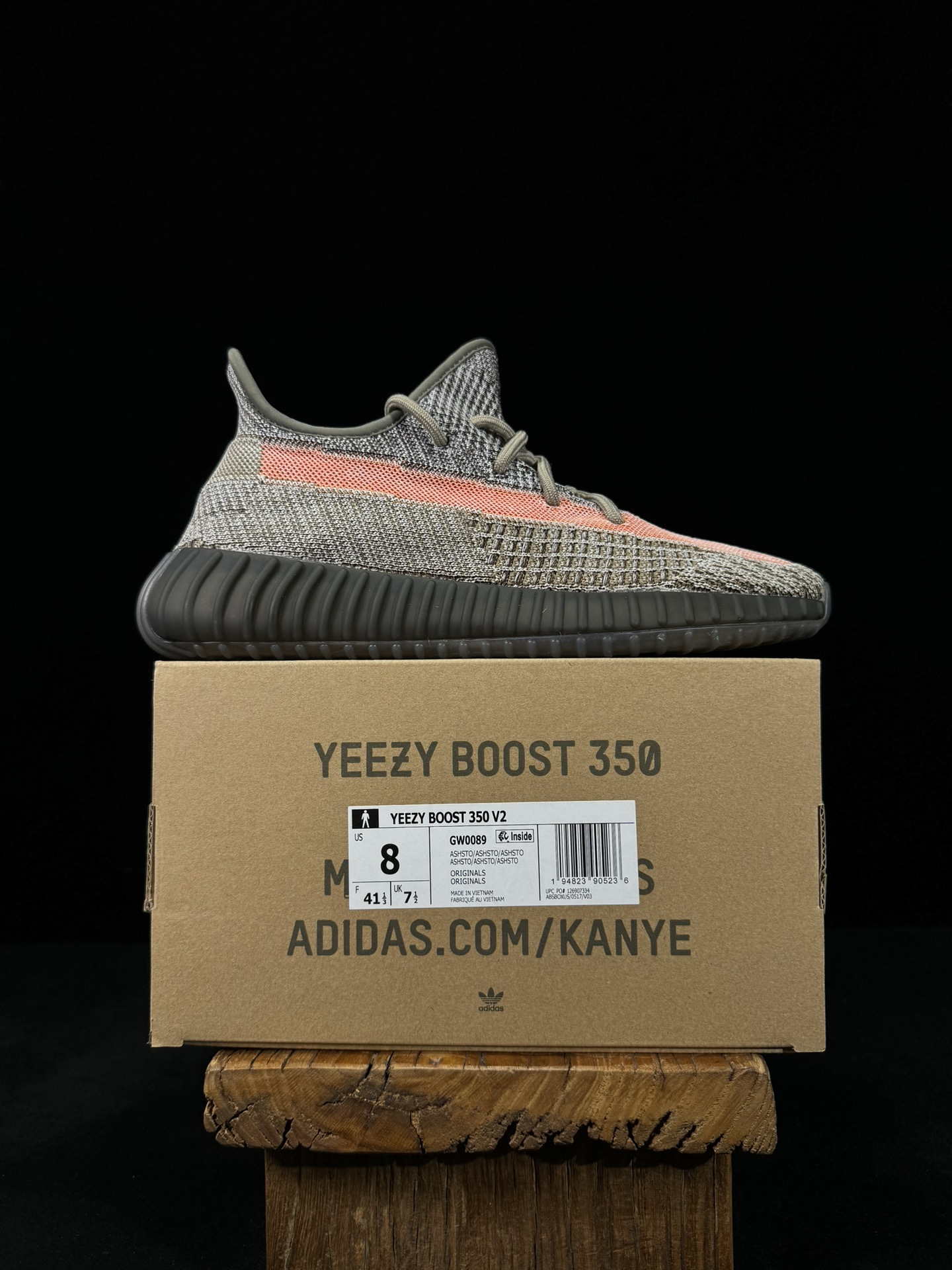 Yeezy350V2火山灰！满天星市面椰子销量NO.1真遥遥领先！百万级销量最强性价比版本没有之一！7年