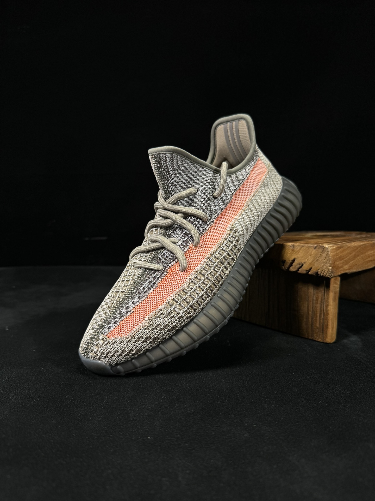 Yeezy350V2火山灰！满天星市面椰子销量NO.1真遥遥领先！百万级销量最强性价比版本没有之一！7年