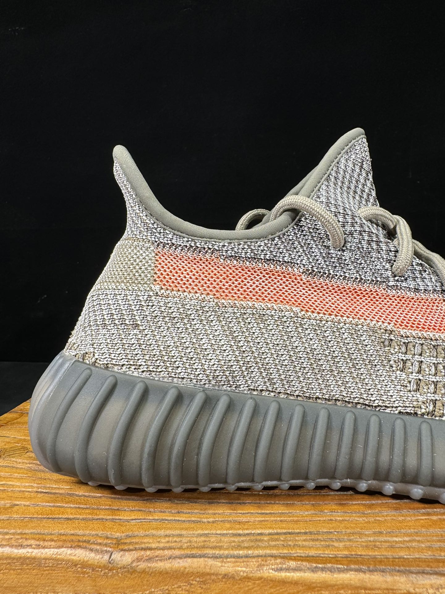 Yeezy350V2火山灰！满天星市面椰子销量NO.1真遥遥领先！百万级销量最强性价比版本没有之一！7年