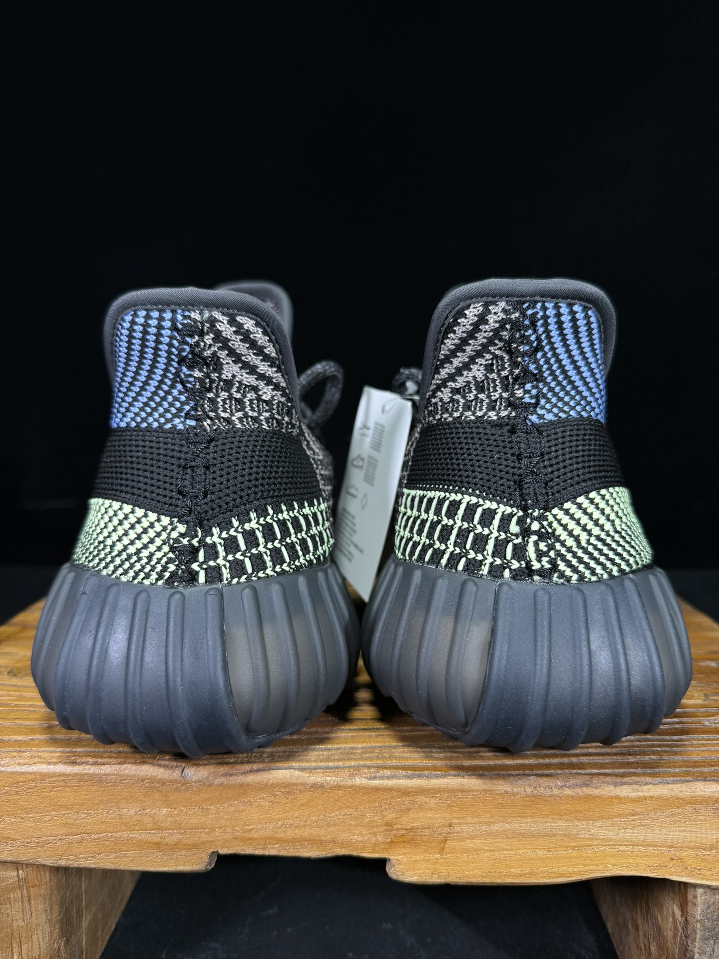 Yeezy350V2黑红满天星！满天星市面椰子销量NO.1真遥遥领先！百万级销量最强性价比版本没有之一！