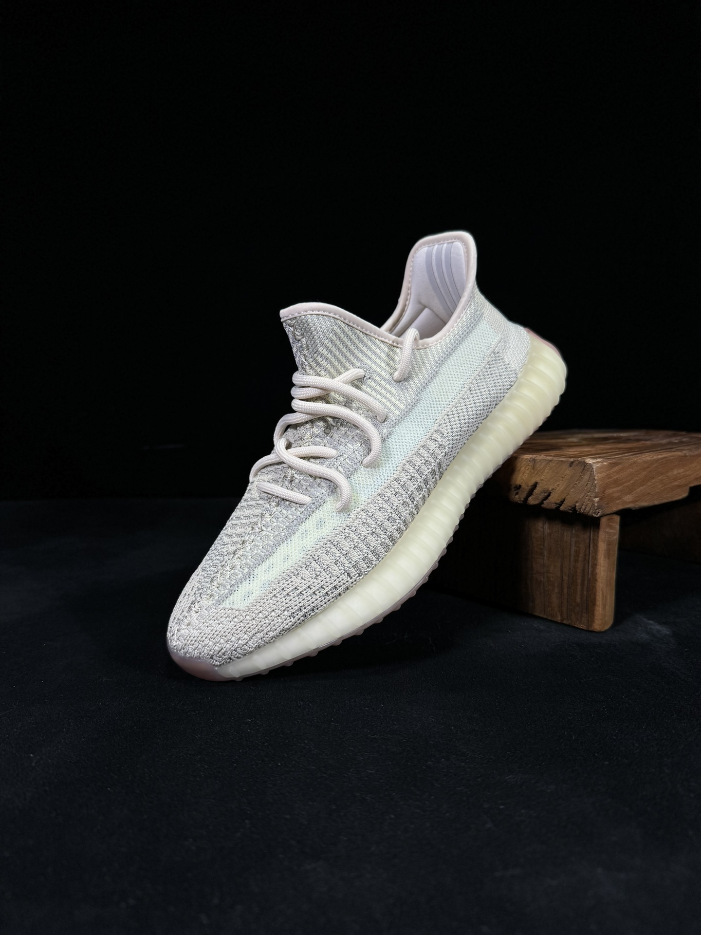 Yeezy350V2天鹅白！满天星市面椰子销量NO.1真遥遥领先！百万级销量最强性价比版本没有之一！7年