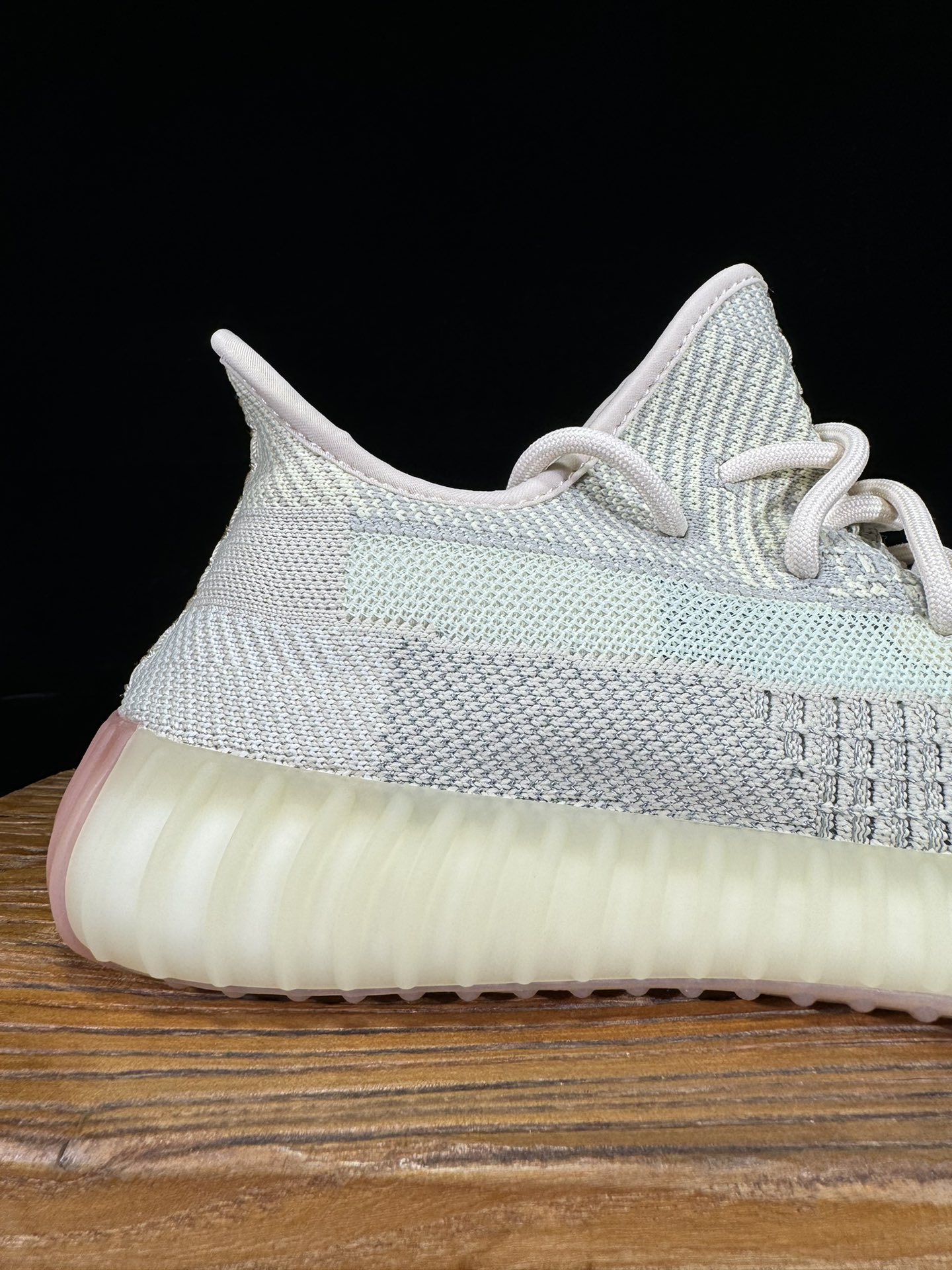 Yeezy350V2天鹅白！满天星市面椰子销量NO.1真遥遥领先！百万级销量最强性价比版本没有之一！7年