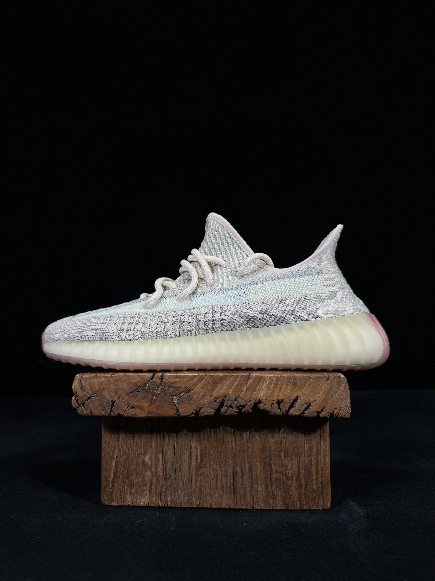 Yeezy350V2天鹅白！满天星市面椰子销量NO.1真遥遥领先！百万级销量最强性价比版本没有之一！7年