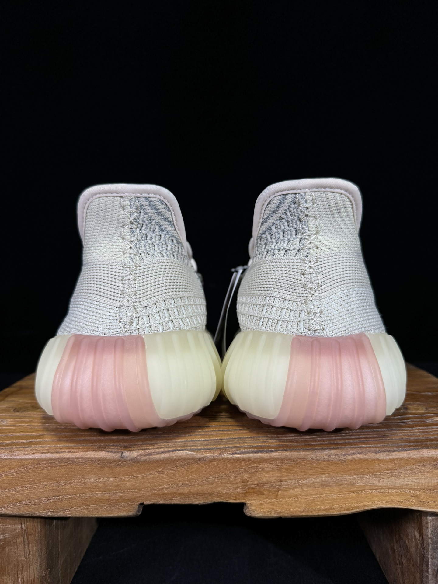 Yeezy350V2天鹅白！满天星市面椰子销量NO.1真遥遥领先！百万级销量最强性价比版本没有之一！7年