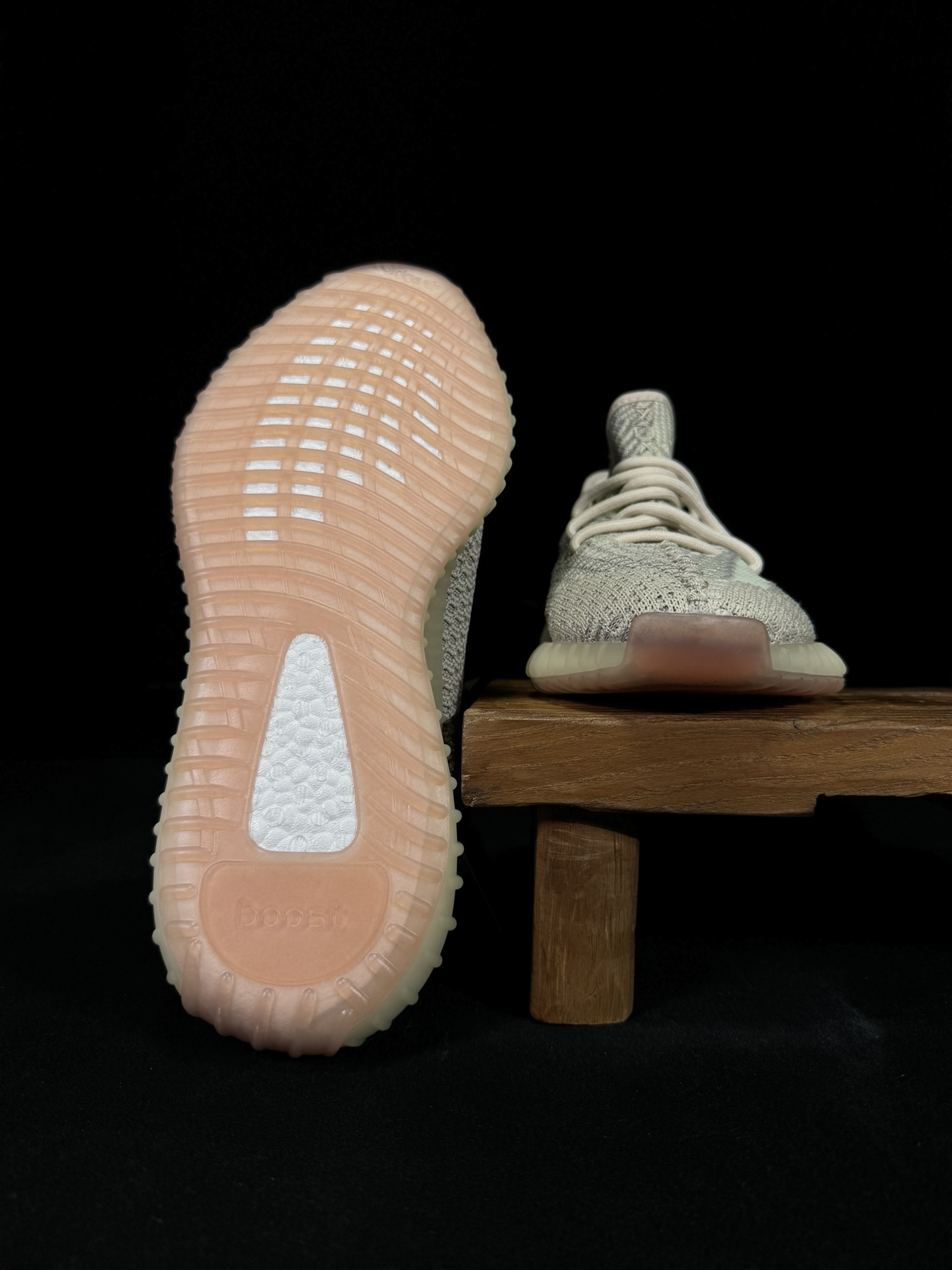 Yeezy350V2天鹅白！满天星市面椰子销量NO.1真遥遥领先！百万级销量最强性价比版本没有之一！7年